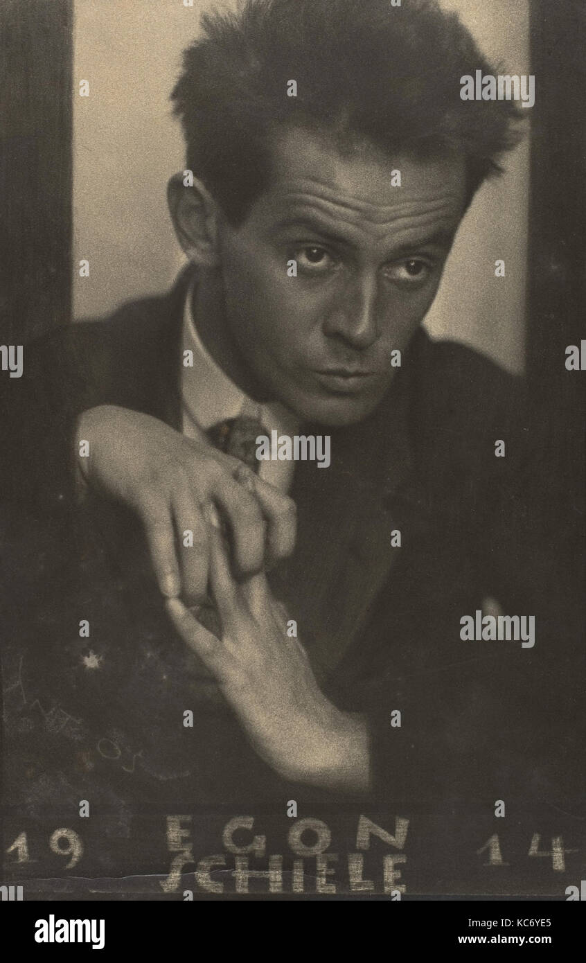 Egon Schiele, 1914, Gelatin silver print, Image: 22.6 x 15.3 cm (8 7/8 x 6 in.), Photographs, Anton Joseph Trcka (Austrian, 1893 Stock Photo