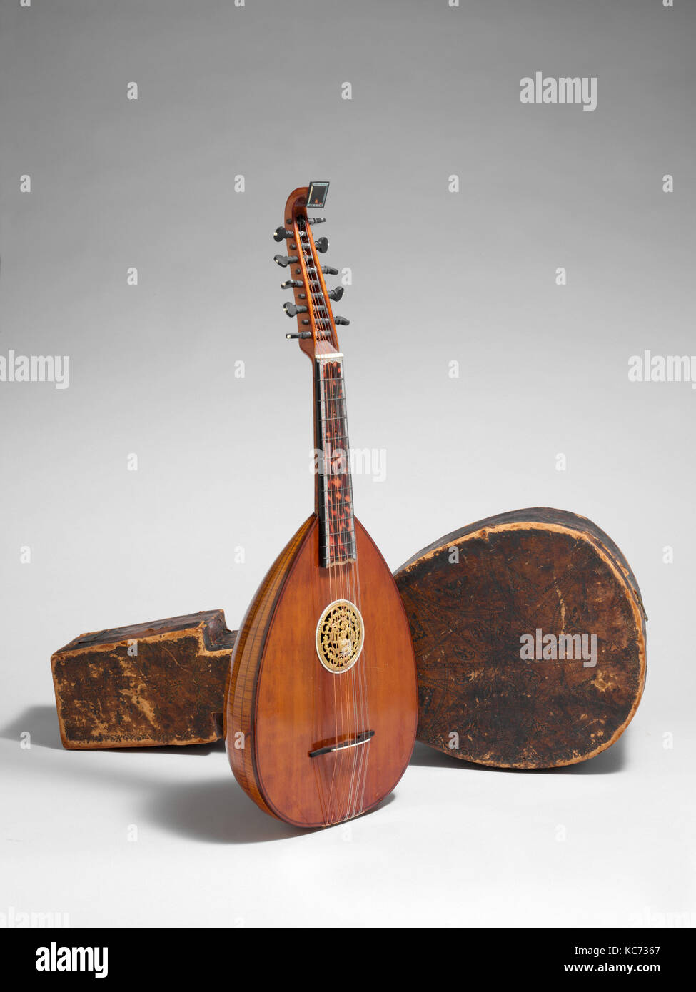 Guitar 18th century hi-res stock photography and images - Alamy