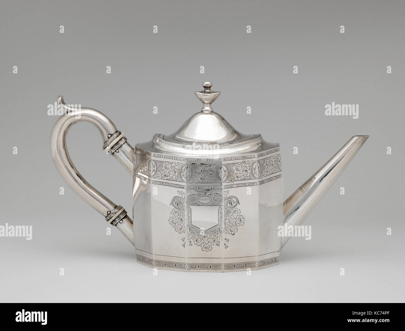 Teapot, ca. 1830, Made in Philadelphia, Pennsylvania, United States, American, Silver, 6 3/4 x 12 x 4 1/2 in. (17.1 x 30.5 x 11 Stock Photo