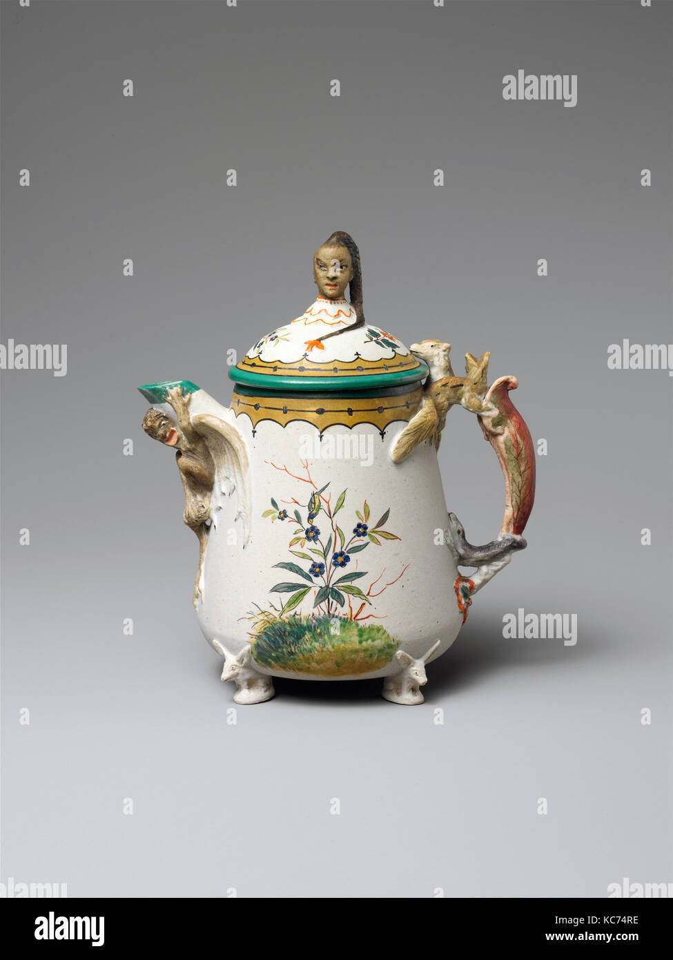 Chinese porcelain vessels hi-res stock photography and images - Alamy