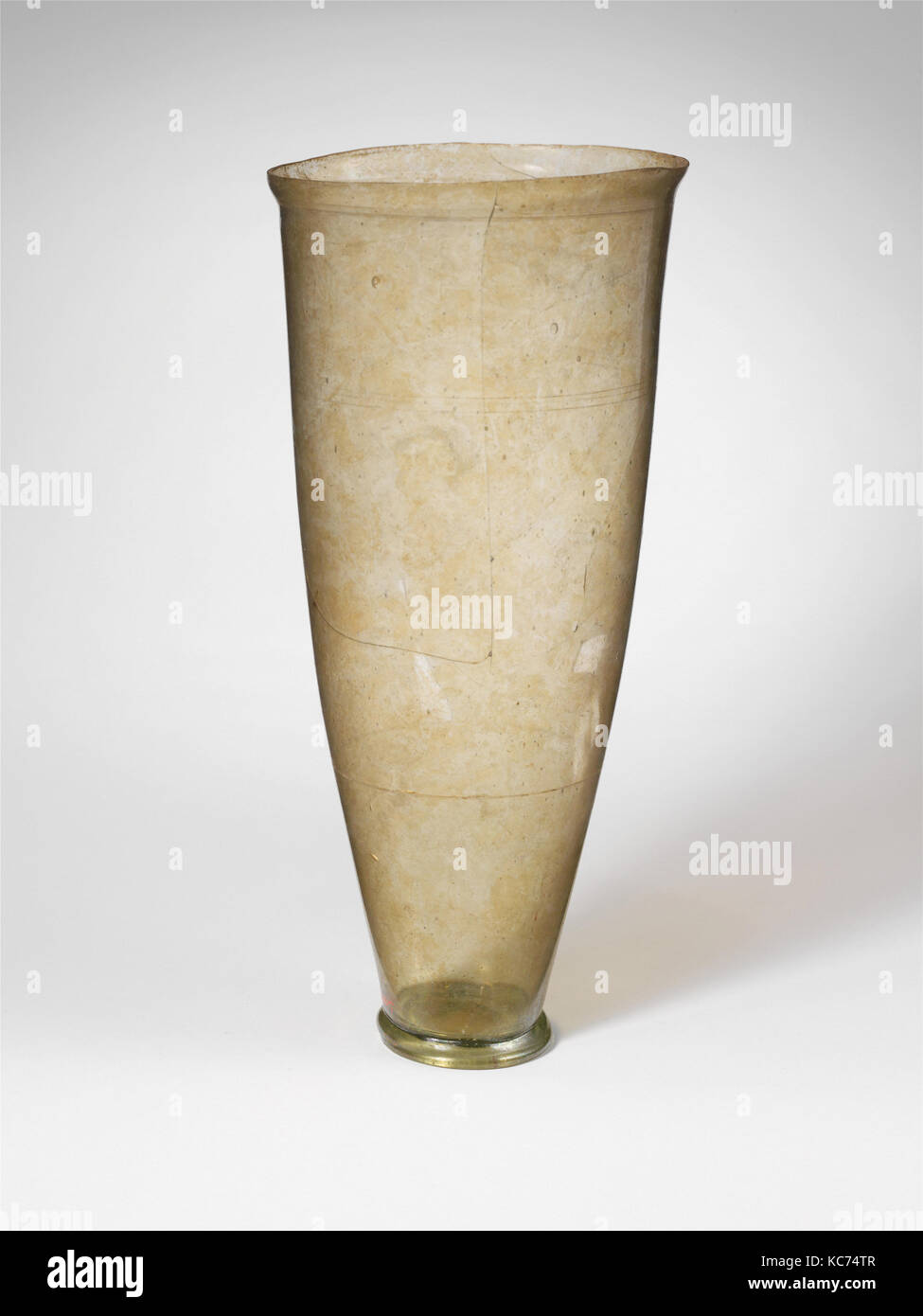 Glass beaker, Late Imperial, 3rd–4th century A.D., Roman, Glass; blown and cut, H.: 8 1/4 in. (21 cm), Glass, Colorless; base Stock Photo