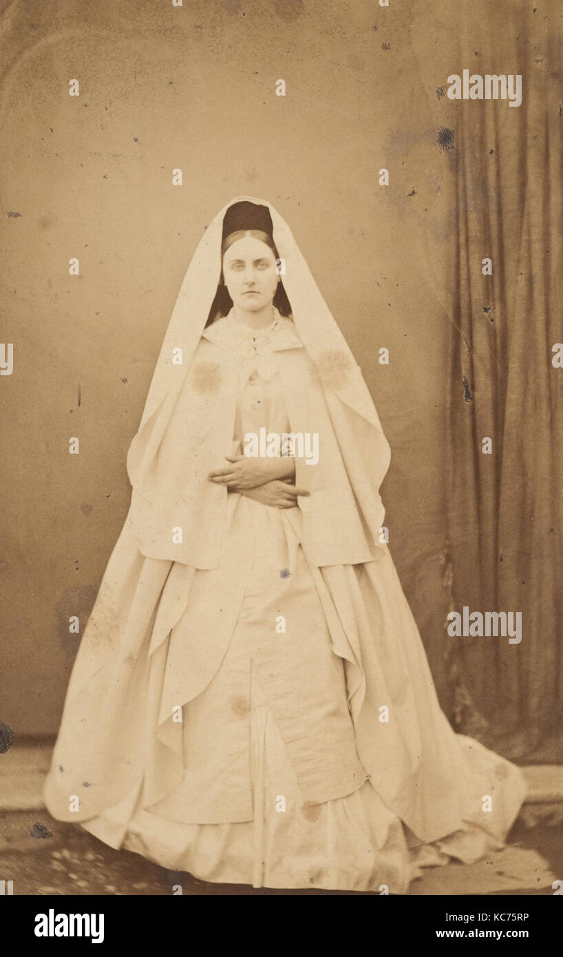Nonne blanche (en pied), Pierre-Louis Pierson, 1860s Stock Photo