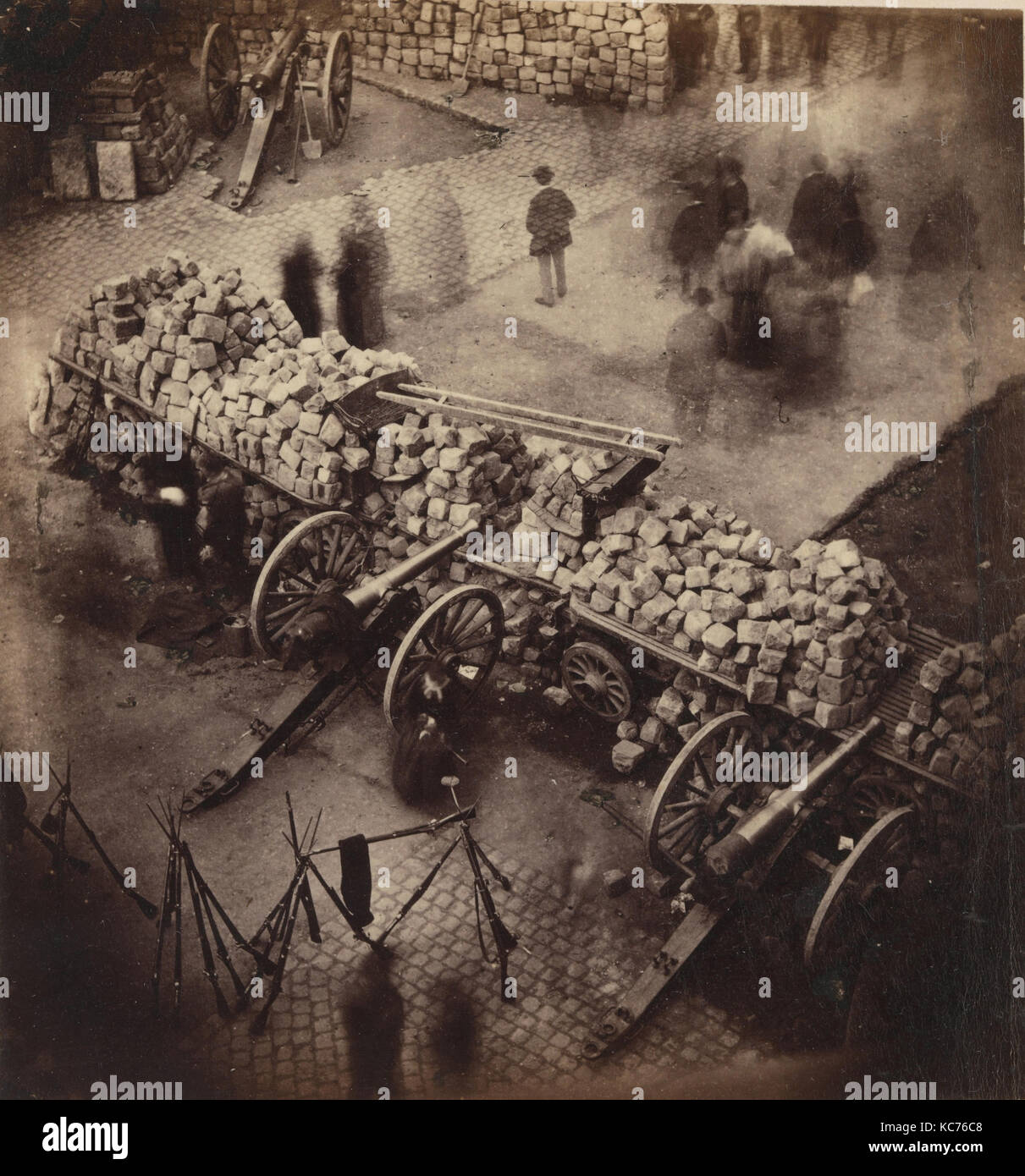 Barricades de la Commune, avril 71.  Coin de la place Hotel de Ville & de la rue de Rivoli, Pierre-Ambrose Richebourg, 1871 Stock Photo