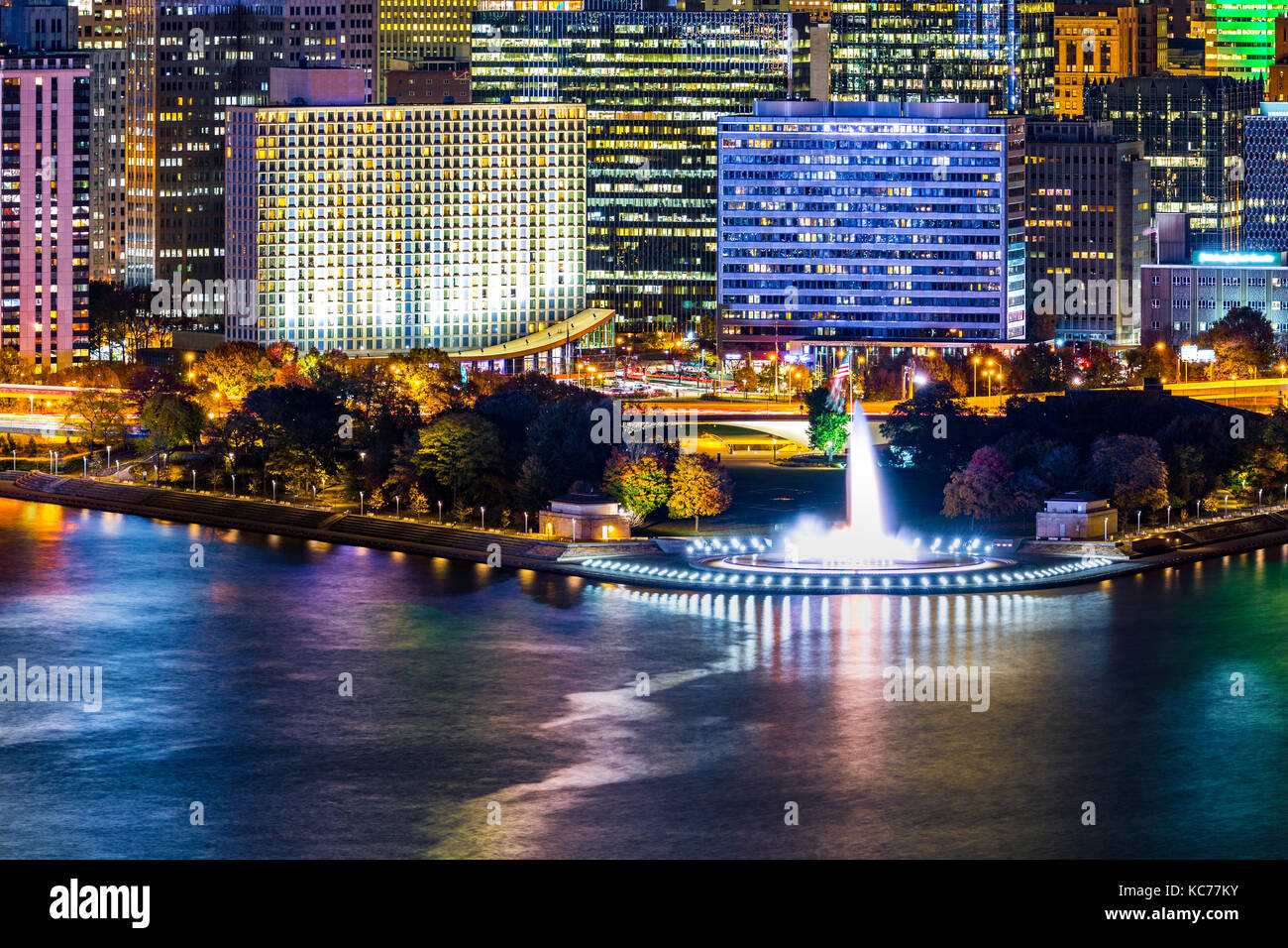 Pittsburgh, Pennsylvania cityscape with the iconic illuminated water fountain landmark from Point State Park Stock Photo