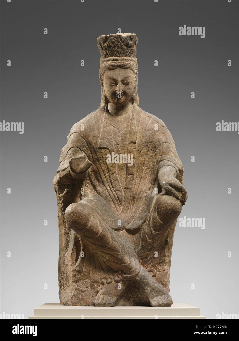 北魏云崗第25窟彩繪石雕交腳菩薩像 砂岩 Bodhisattva With Crossed Ankles Probably Avalokiteshvara Guanyin Ca 470 80 Stock Photo Alamy