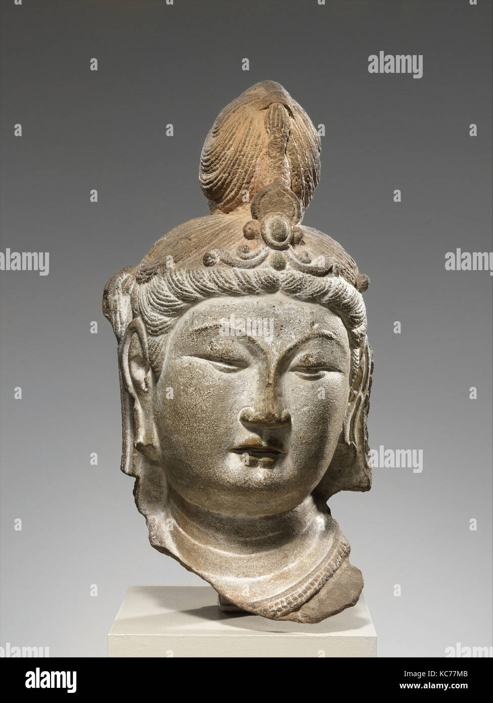 唐天龍山第21窟彩繪石雕菩薩頭像（砂岩）, Head of a