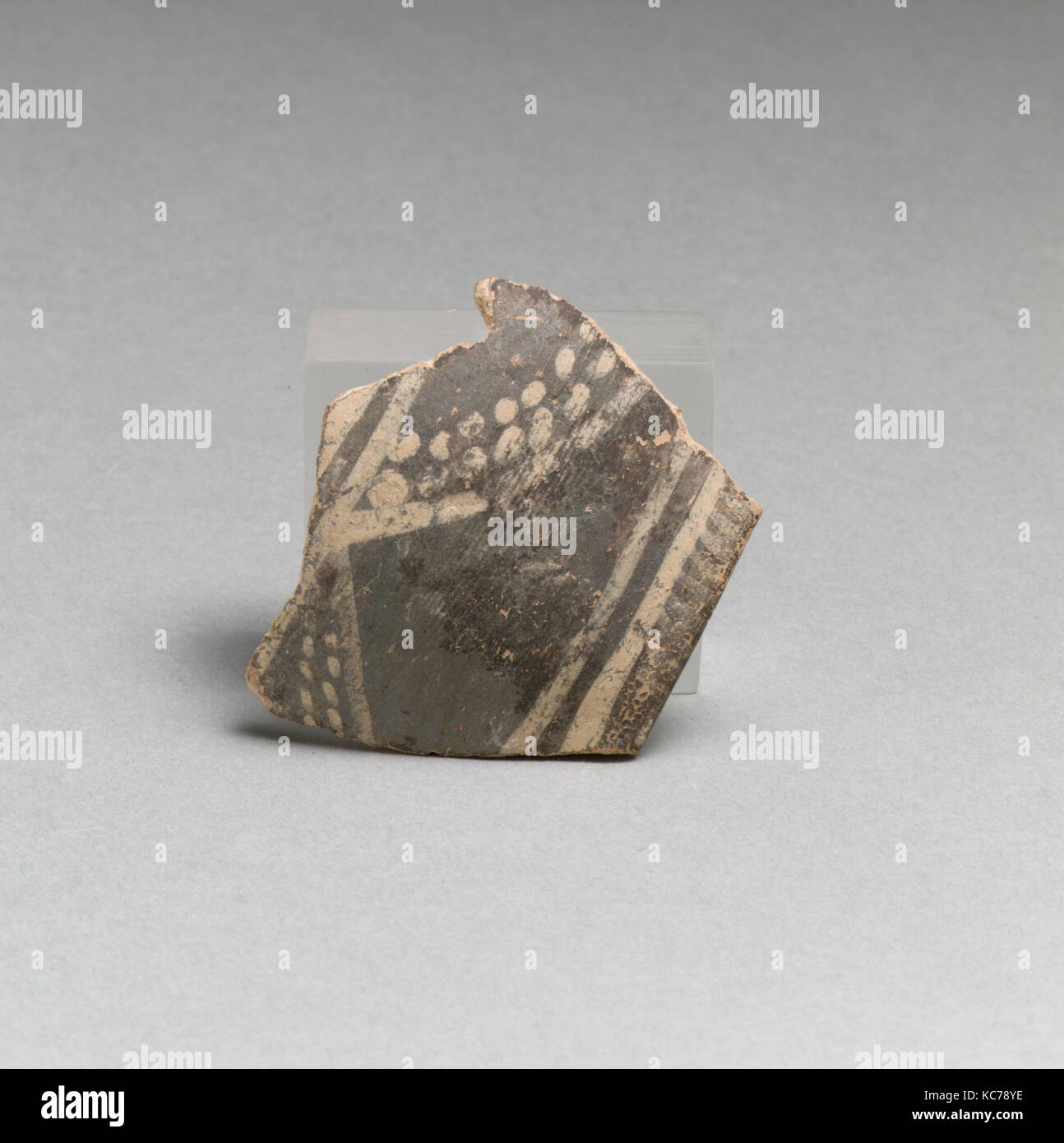 Terracotta rim fragment with bands and dots, ca. 2300–2100 B.C Stock Photo