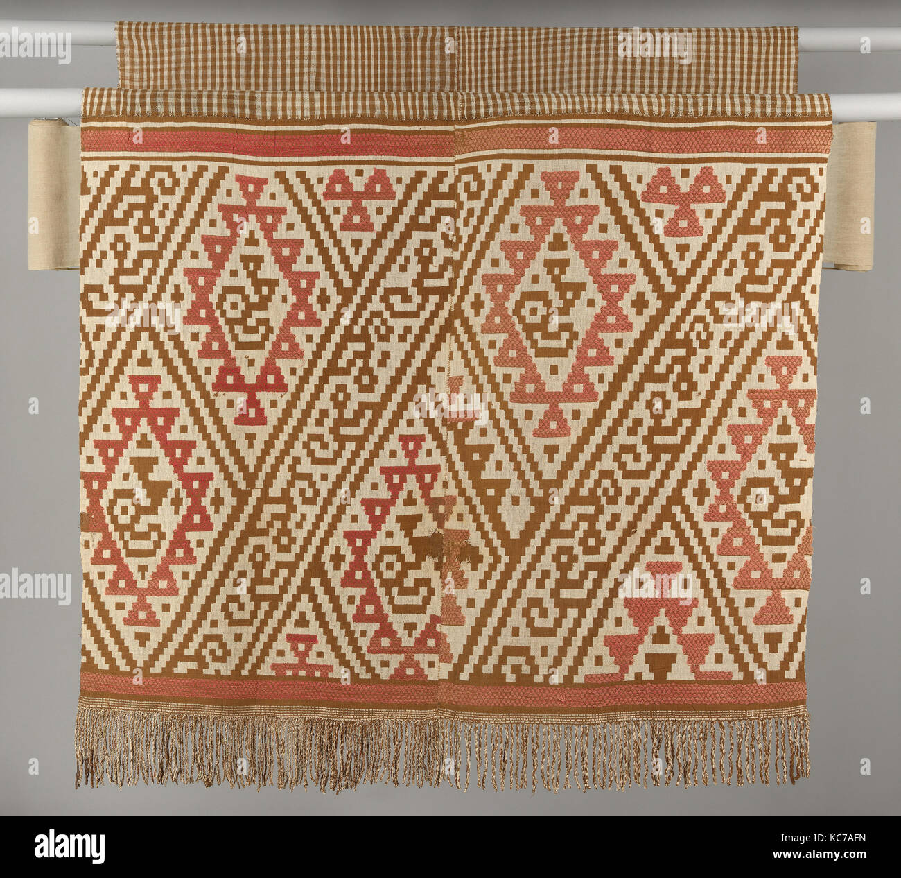 Loincloth, 12th–15th century, Peru, Chimú, Cotton, camelid hair, L. (without tie) 158 x W. 45 in. (401.3 x 114.3 cm), Textiles Stock Photo