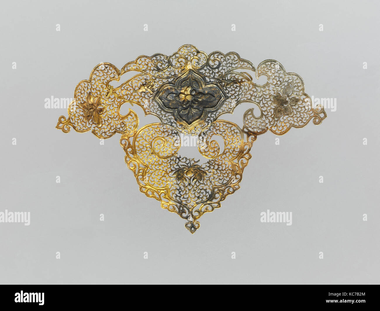 Ornament from a Crown, Liao dynasty (907–1125), China, Gold, H. 2 3/8 (6 cm); W. 3 3/8 in. (8.6 cm), Jewelry Stock Photo