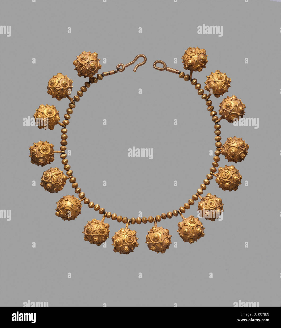 Necklace, 11th century, Country of Origin Iran, Gold; granulation, H. 16 in. (40.6 Jewelry, Both men and women silver Stock Photo - Alamy