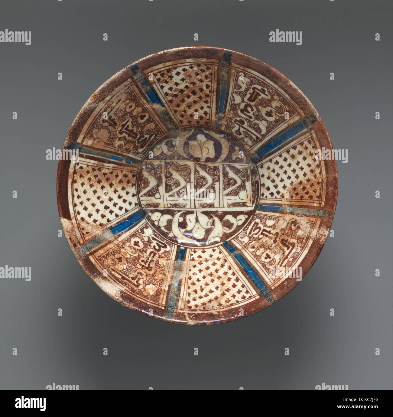 Ceramic Bowl, 12th century, Attributed to Syria, probably Raqqa, Stonepaste; underglaze-painted, glazed (transparent colorless Stock Photo