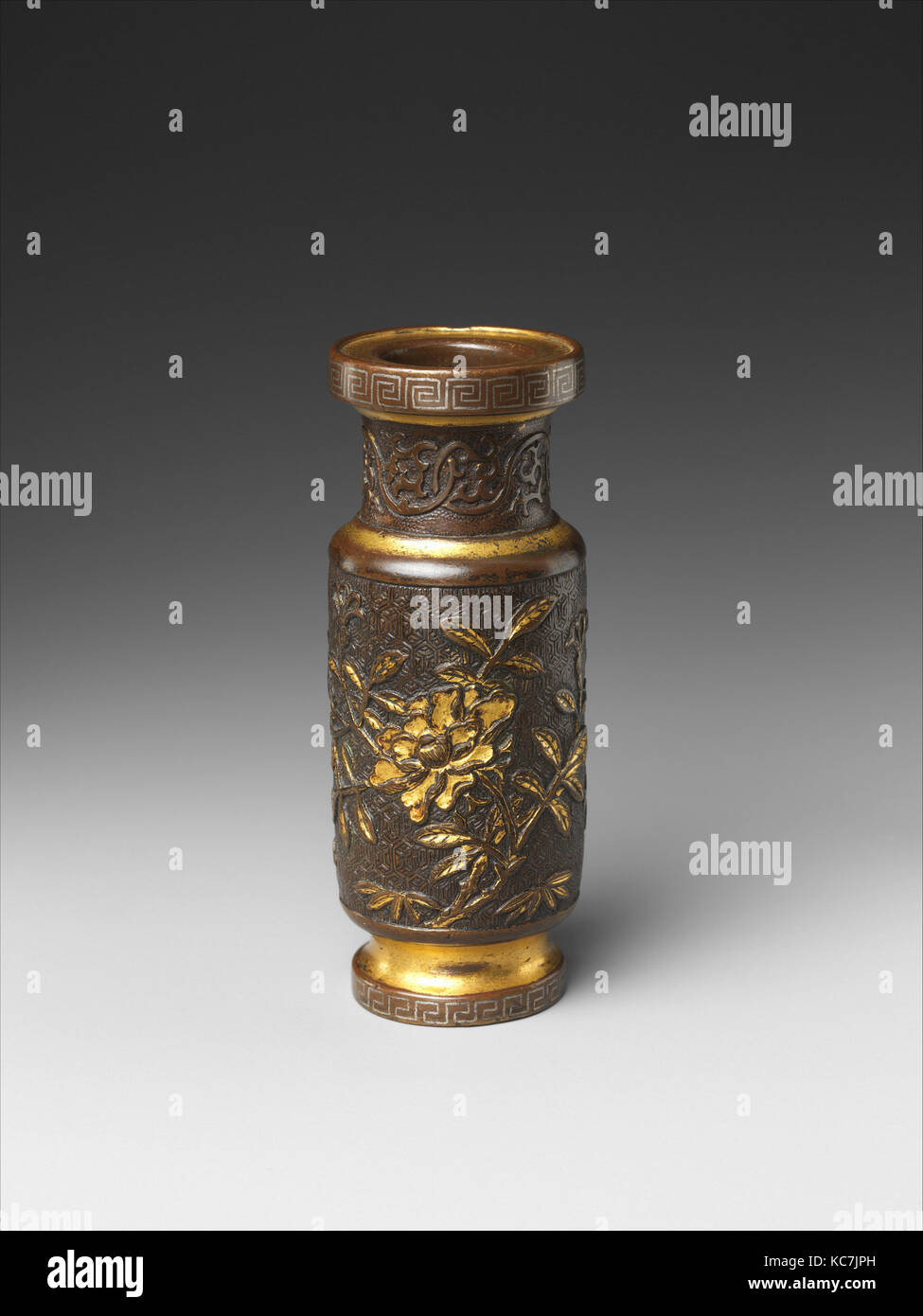 Vase, Ming dynasty (1368–1644), 16th–17th century, China, Bronze with gilding, H. 3 7/8 in. (9.8 cm), Metalwork Stock Photo