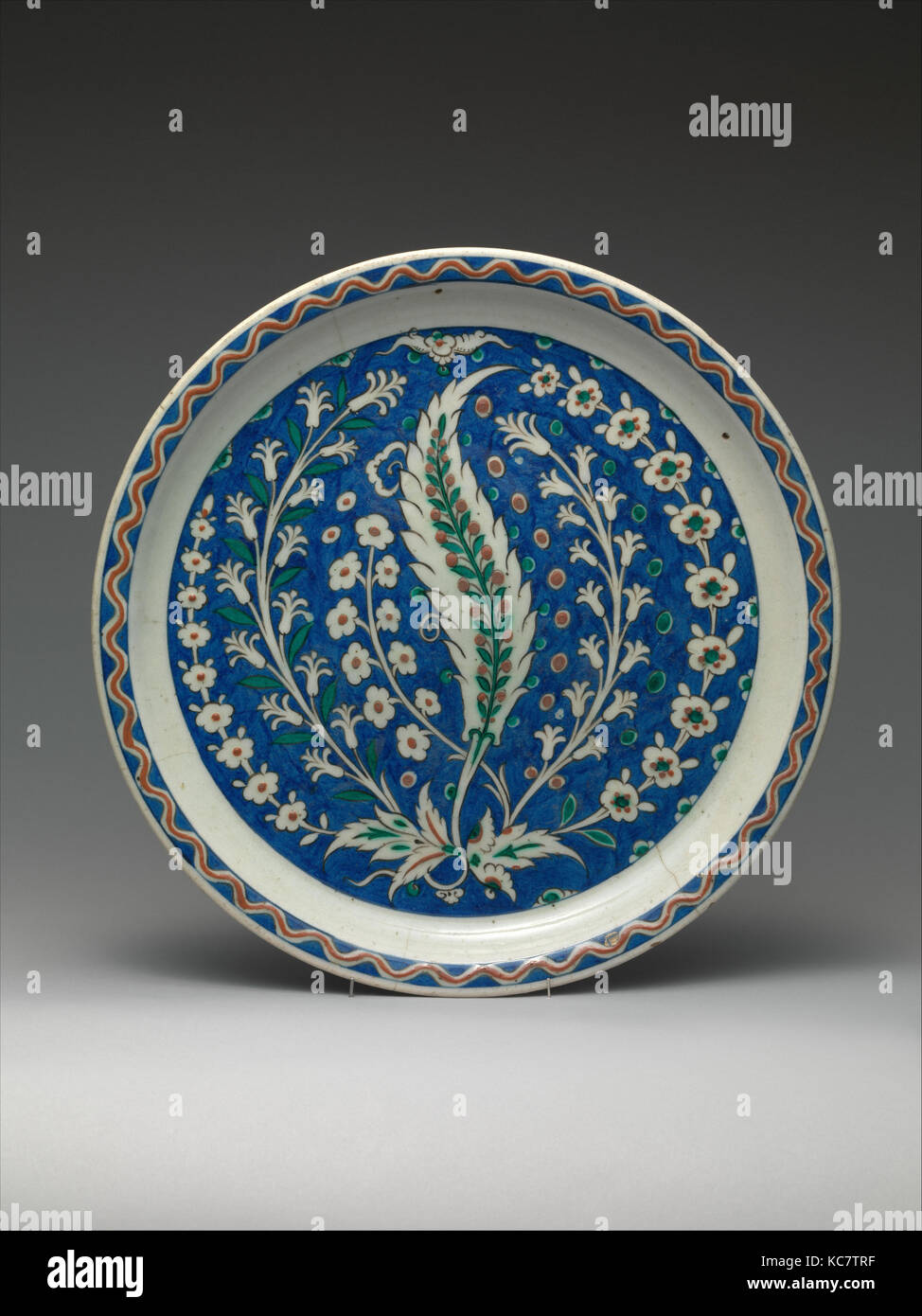 Dish with Growing Saz and Floral Design, first half 17th century Stock Photo