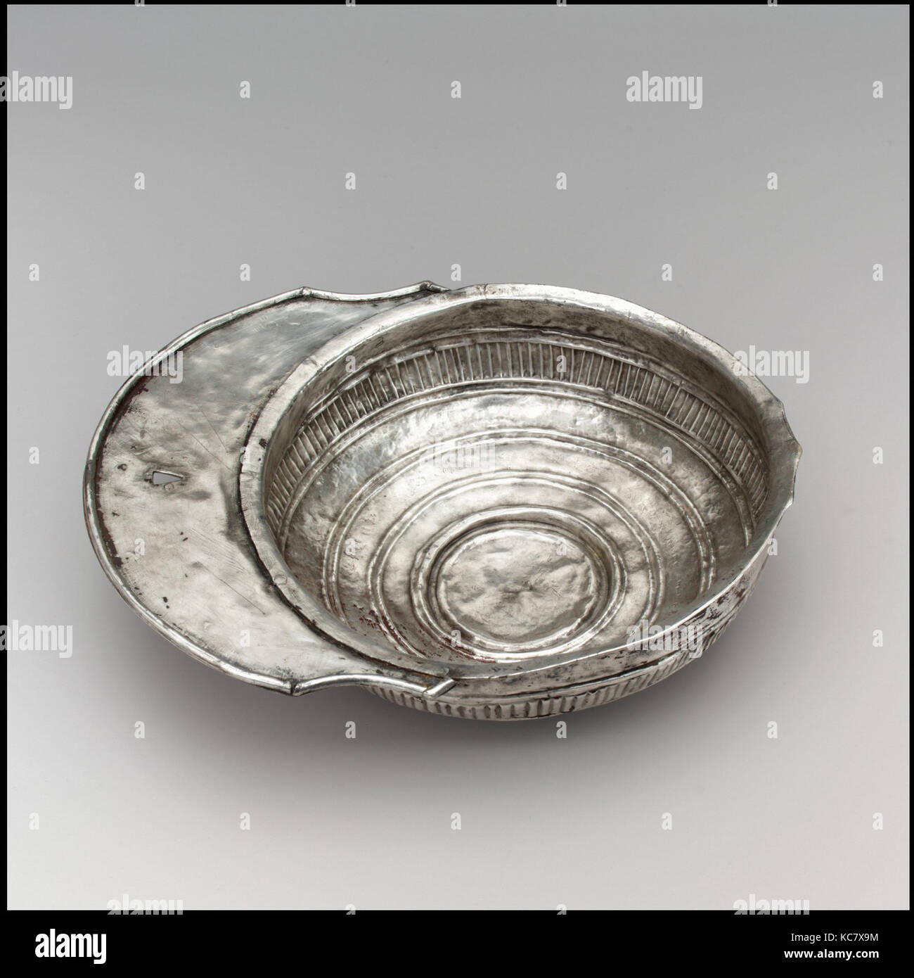 Silver Drinking Bowl with Handle, 700s, Made in Tirana, Avar, Silver, 2 × 9 15/16 × 7 5/16 in., 9 Troy Ounces (5.1 × 25.2 × 18.5 Stock Photo