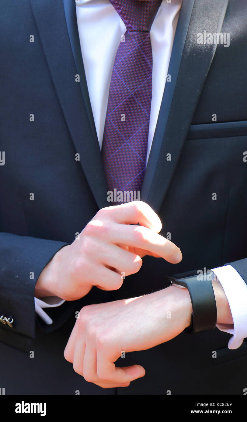 White shirt purple tie High Resolution 