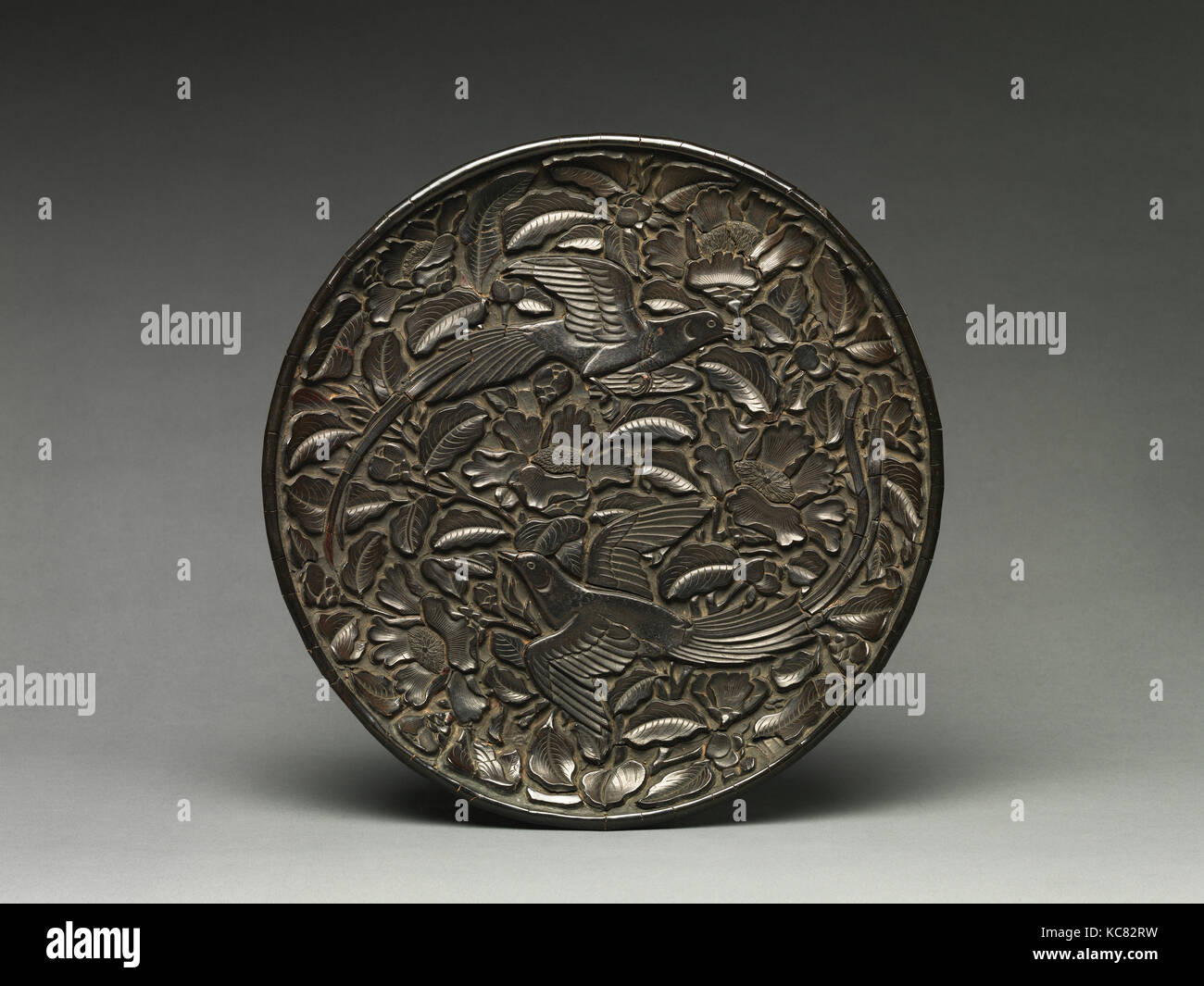 Round Dish with Birds and Flowers, second half of the 14th century Stock Photo