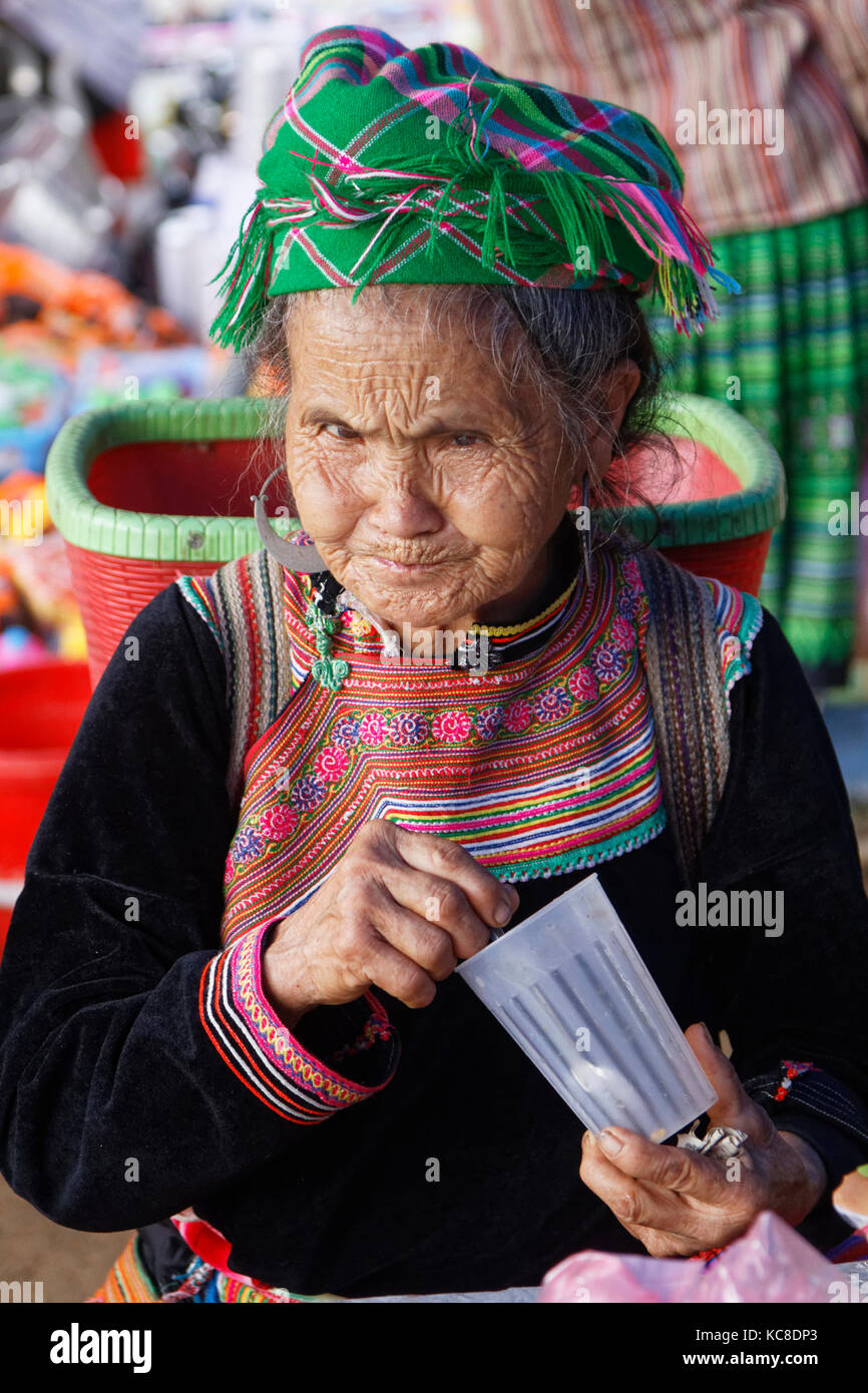 Lao old woman hi-res stock photography and images - Alamy