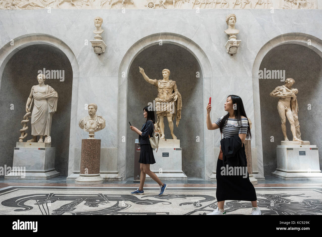 Rome. Italy. Visitors in the Braccio Nuovo Sculpture Gallery, Chiaramonti Museum, Vatican Museums. Musei Vaticani. Stock Photo