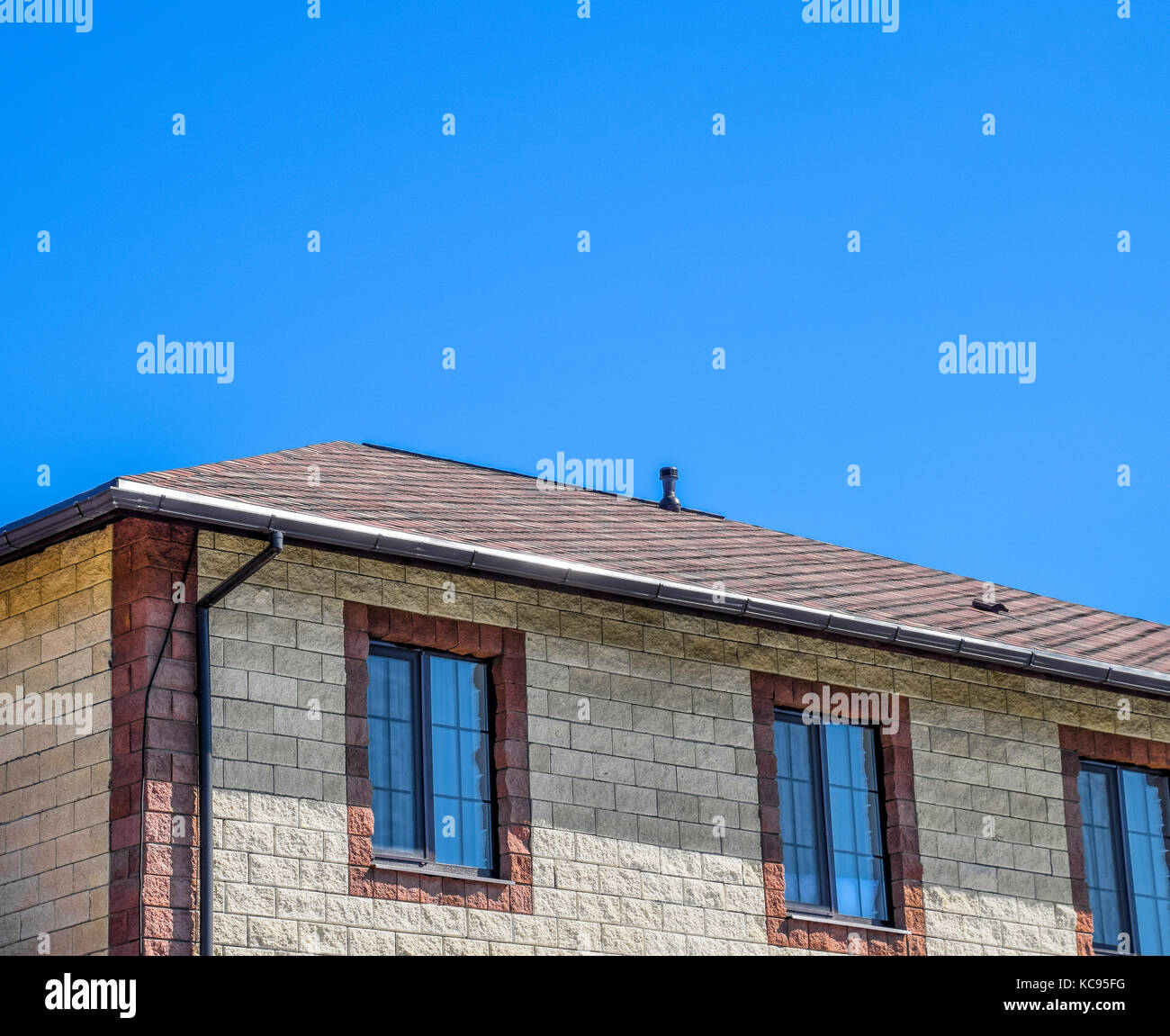Bricks Bitumen The house is made of beige bricks, the roof is covered with bitumen ...