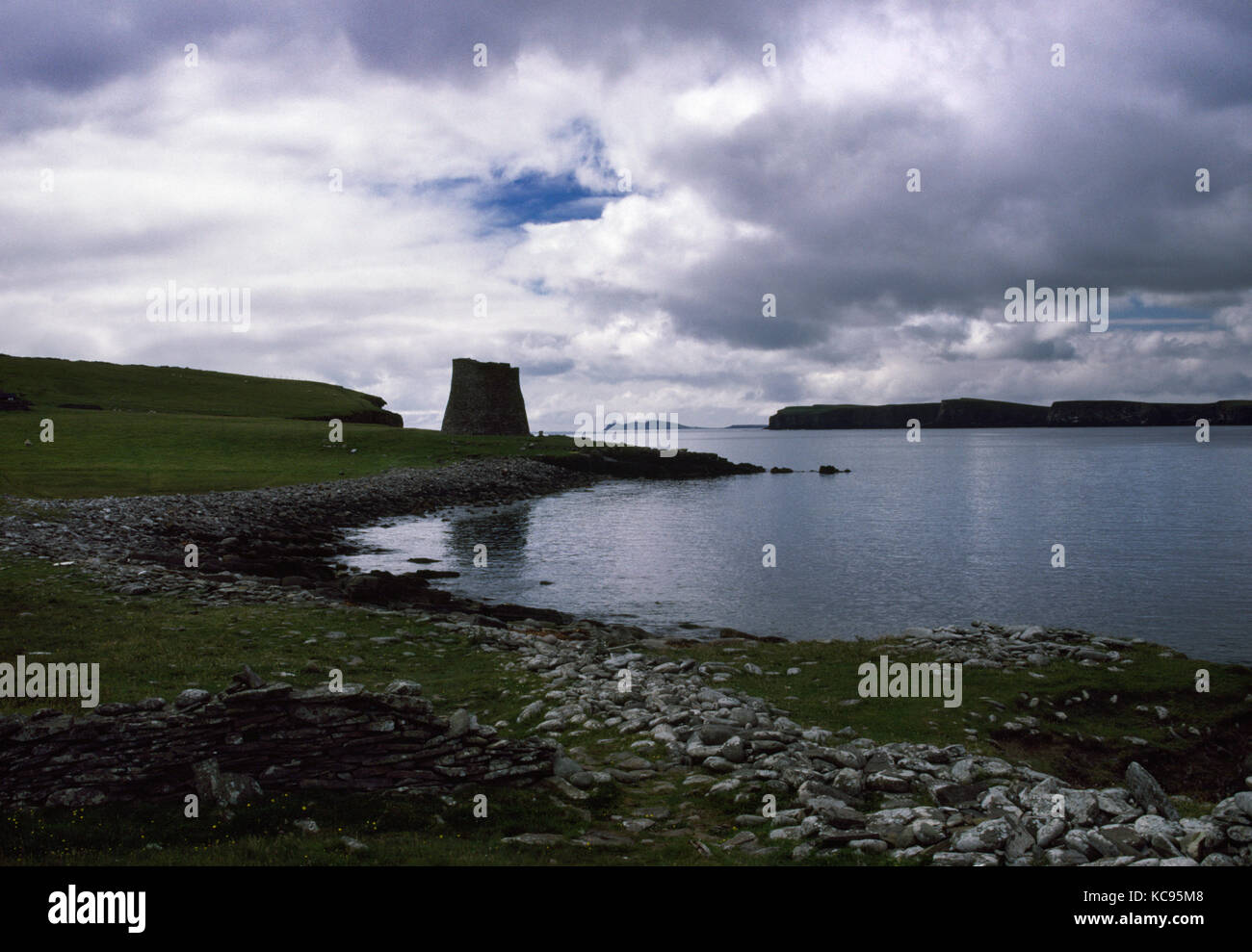View S of Mousa Iron Age (1st millennium BC) broch tower on Mousa Island off E coast of South Mainland, Shetland: the best preserved broch in Scotland Stock Photo