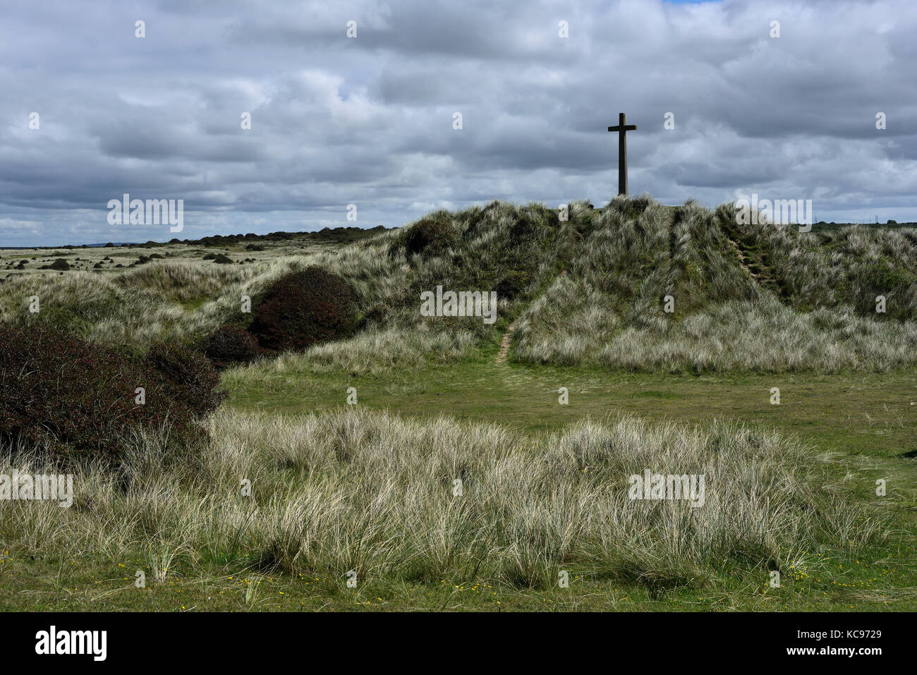 modern cross marking the nearby site of St Piran's Oratory near Perranporth, Cornwall Stock Photo