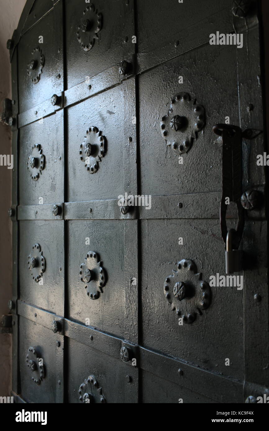 lock on medieval fortress gate closeup Stock Photo Alamy