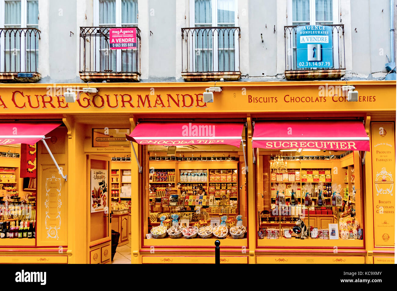 Honfleur (France): Shop with typical and logal products of Normandy; Geschäft mit typischen Produkten der Normandie; Stock Photo