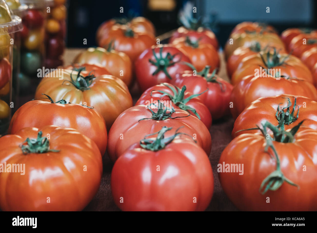 Vine tomatoes on a market stall hi-res stock photography and images - Alamy