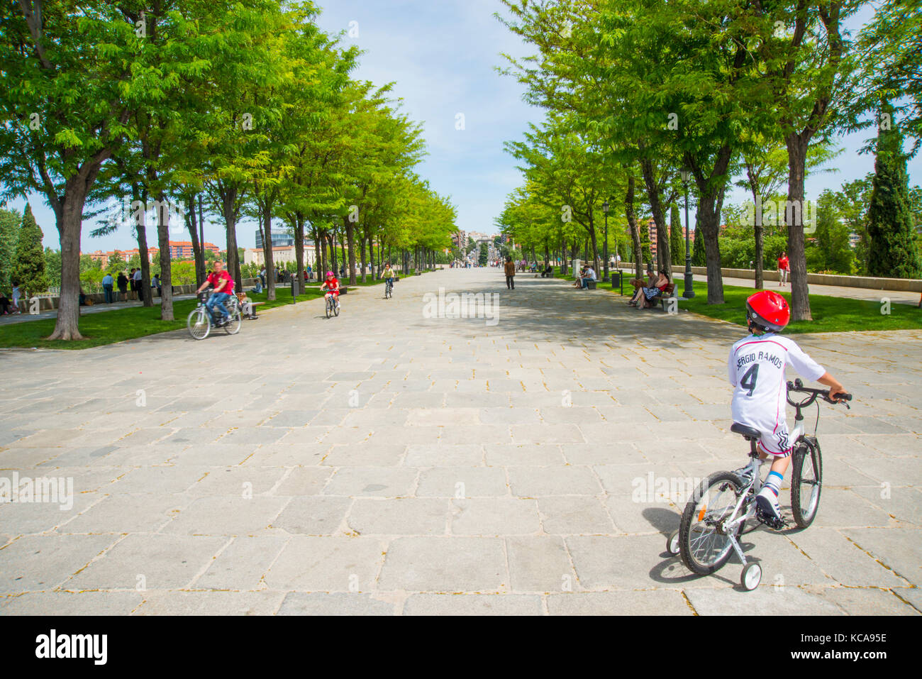 People riding bikes hires stock photography and images Alamy
