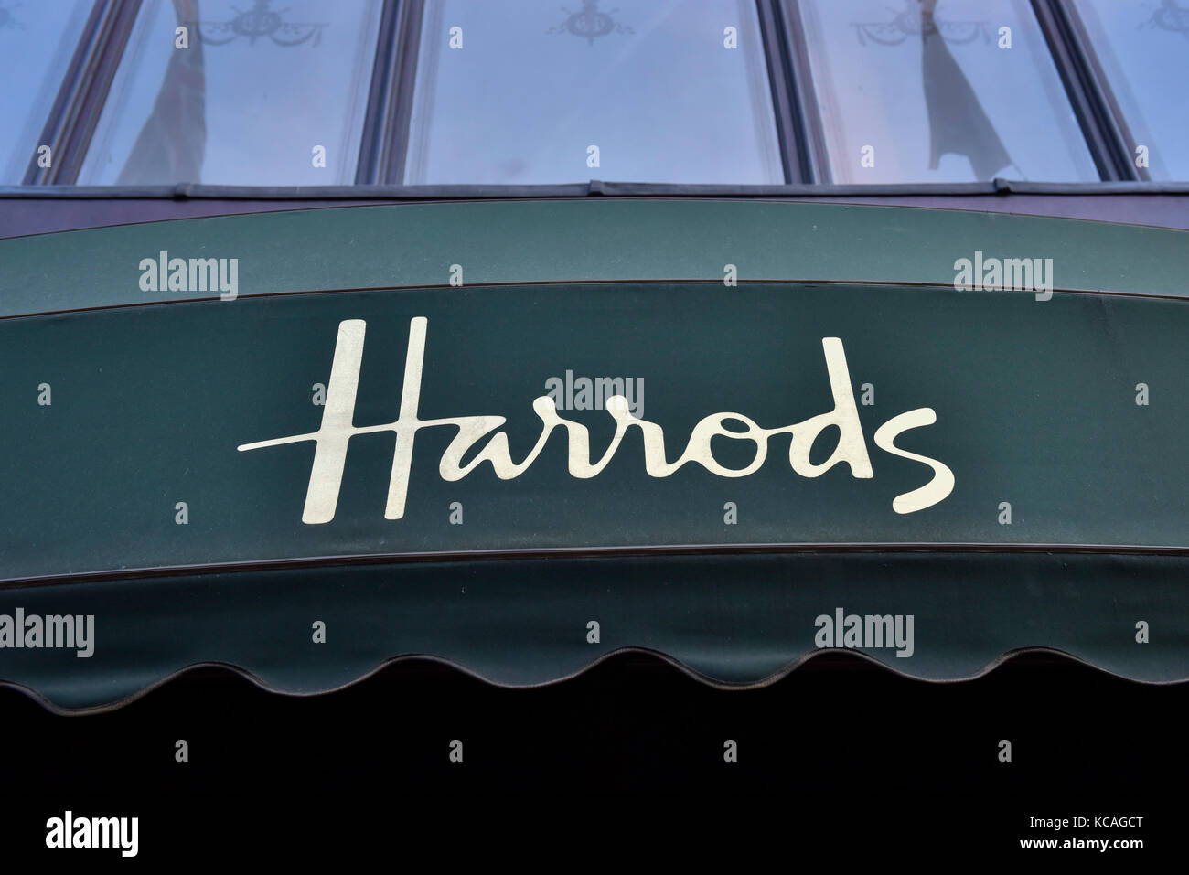 London, UK. 3rd Oct, 2017. The exterior of Harrods department store in Knightsbridge. Harrods