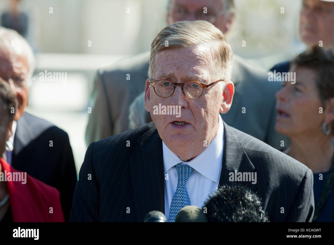 Washington, USA. 3rd Oct, 2017. Paul Smith, Vice President of The Campaign Legal Center, and case attorney for Vieth v. Jubelirer, speaks against partisan drawing of voting districts, while the US Supreme Court Justices hear oral arguments on gerrymandering case. Credit: B Christopher/Alamy Live News Stock Photo