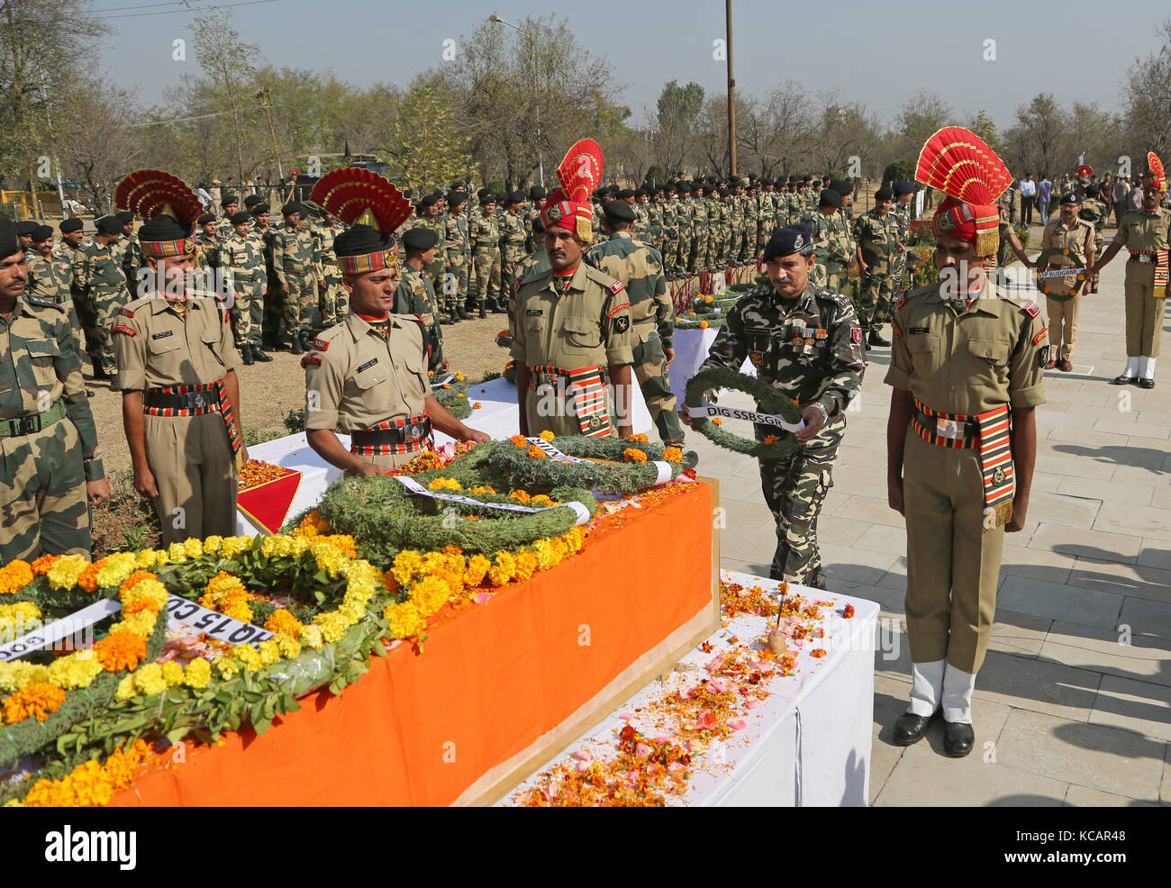 Srinagar, Kashmir. 4th October, 2017. An officer of India's Border Security Force (BSF) lays a wreath on the coffin of a border guard who was killed in a militant attack during the wreath laying ceremony at a BSF base camp on the outskirts of Srinagar, summer capital of Kashmir. An Indian border guard and two militants were killed, while as three others and a policeman were wounded Tuesday in a predawn militant attack on India's BSF camp in restive Kashmir, police said. Credit: Javed Dar/Xinhua/Alamy Live News Stock Photo