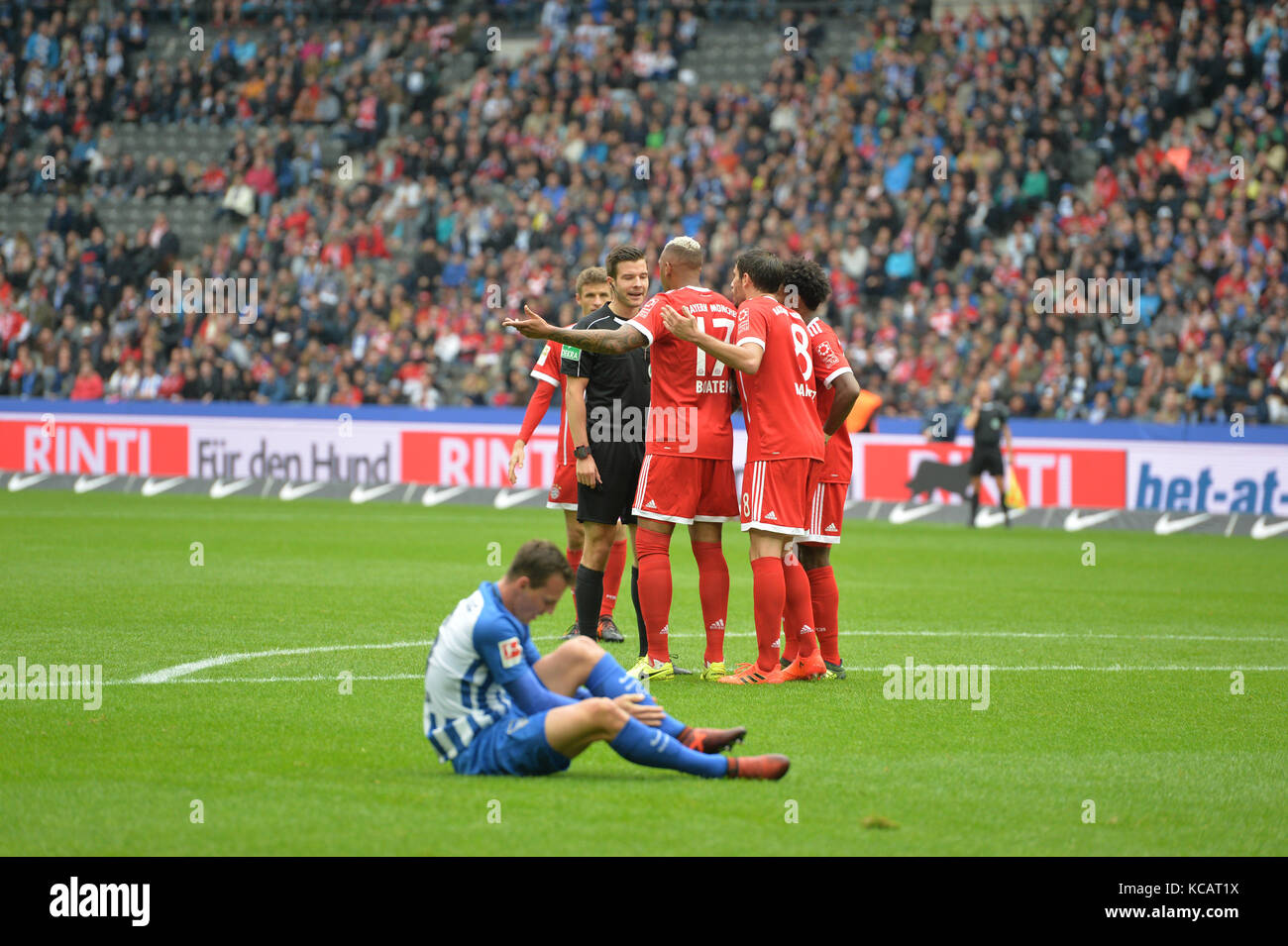 Video assistent referee hi-res stock photography and images - Alamy
