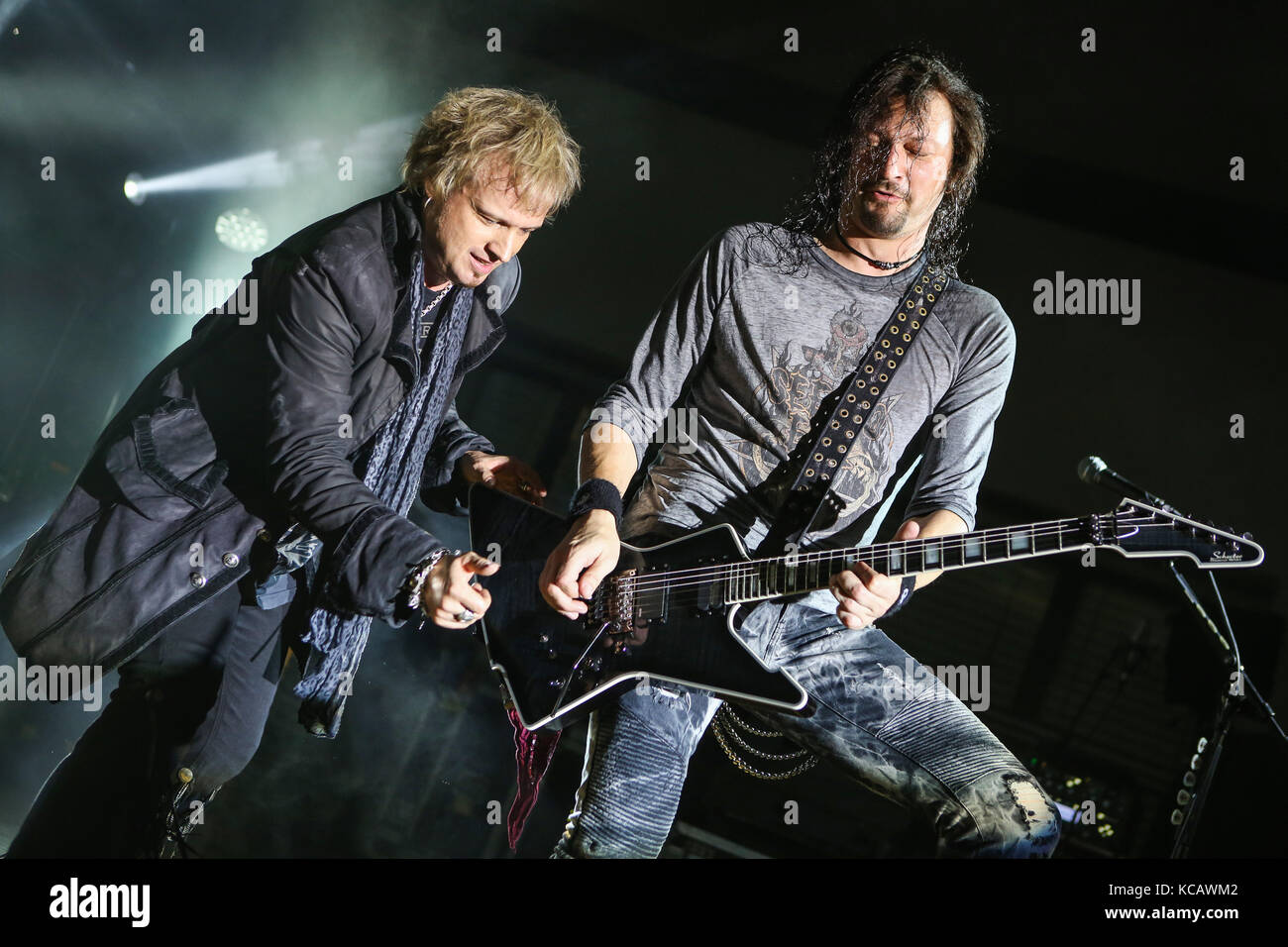 Wartenberg, Germany. 3rd October, 2017. Edguy, German Power Metal Band around singer Tobias Sammet. Final concert of their '25 Years - The Best of the Best Monuments 2017'-Tour at Wartenberg-Oval, Wartenberg-Angersbach, Germany. Here Tobias Sammet (L) and Jens Ludwig (R, guitar). Credit: Christian Lademann Stock Photo