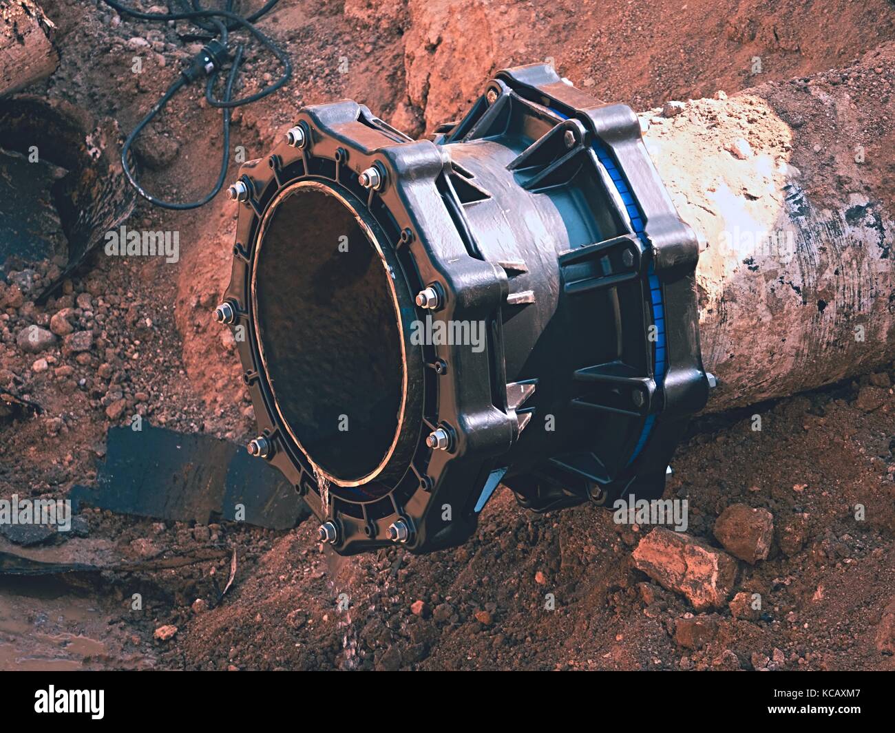 Main drink water piping with 500mm eccentric fastener joint . Repairing