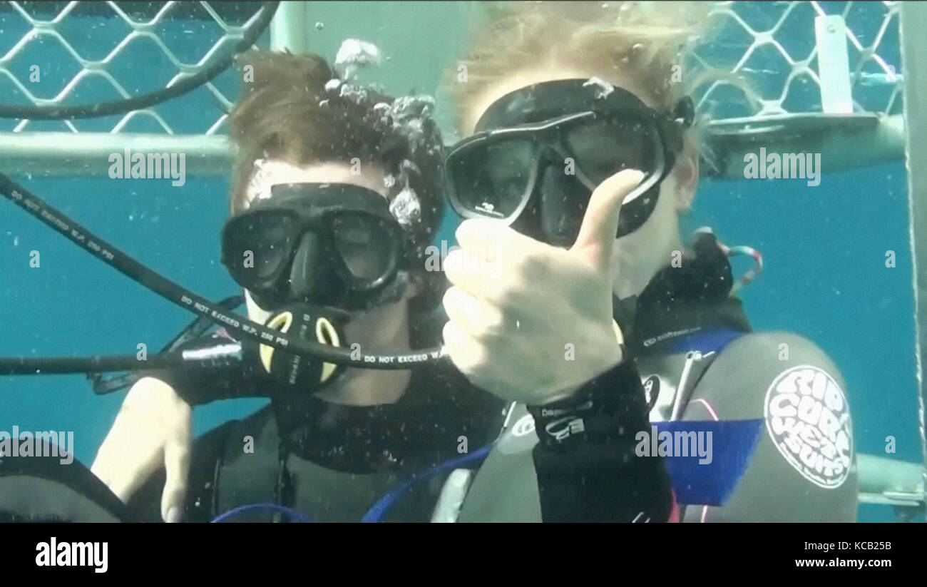 OPEN WATER 3 CAGE DIVE, lr Josh Potthoff, Megan Peta Hill, 2017. ©Lionsgate/courtesy Everett