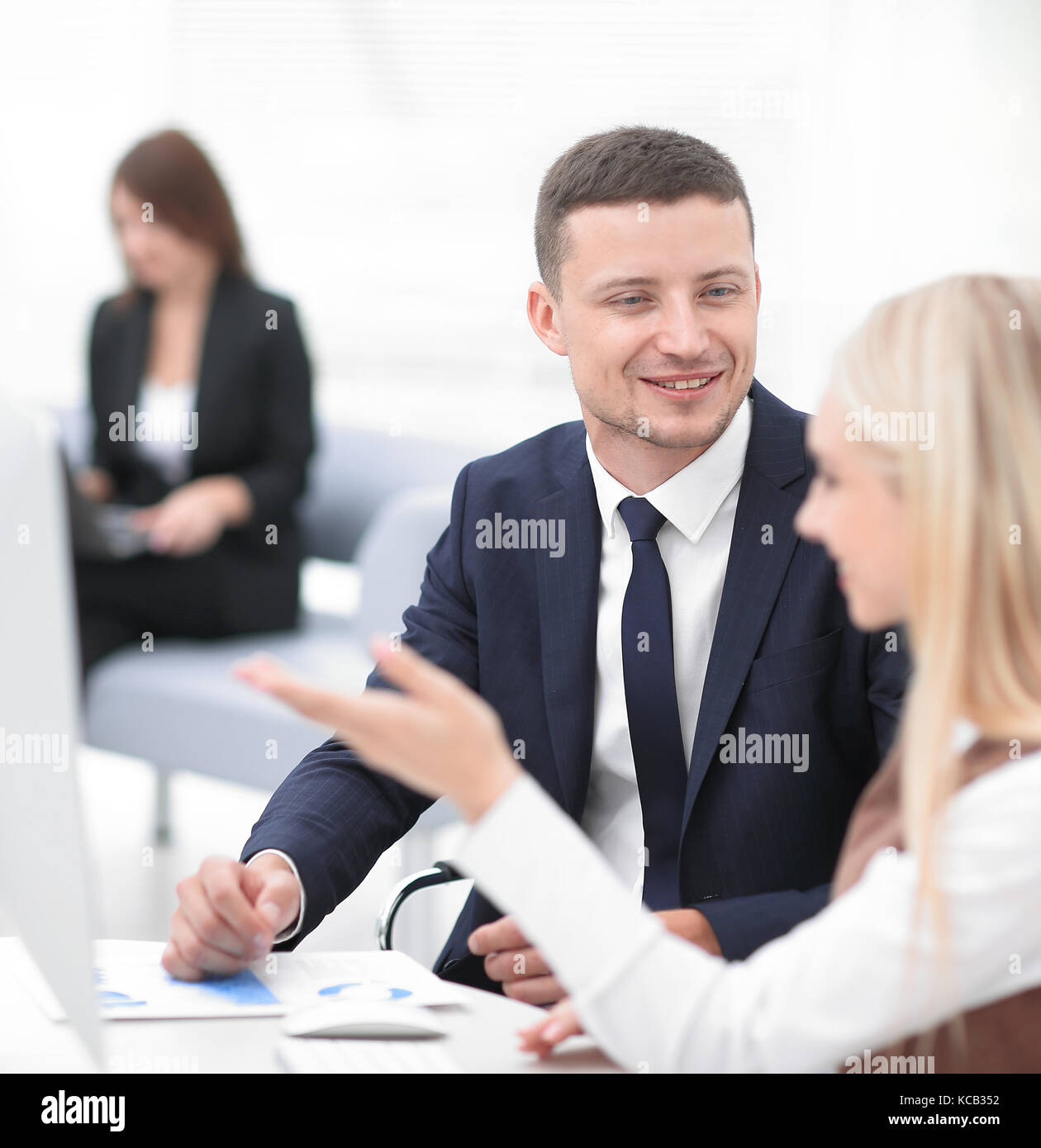 Manager Talking Manager talking with a colleague at the workplace Stock Photo - Alamy