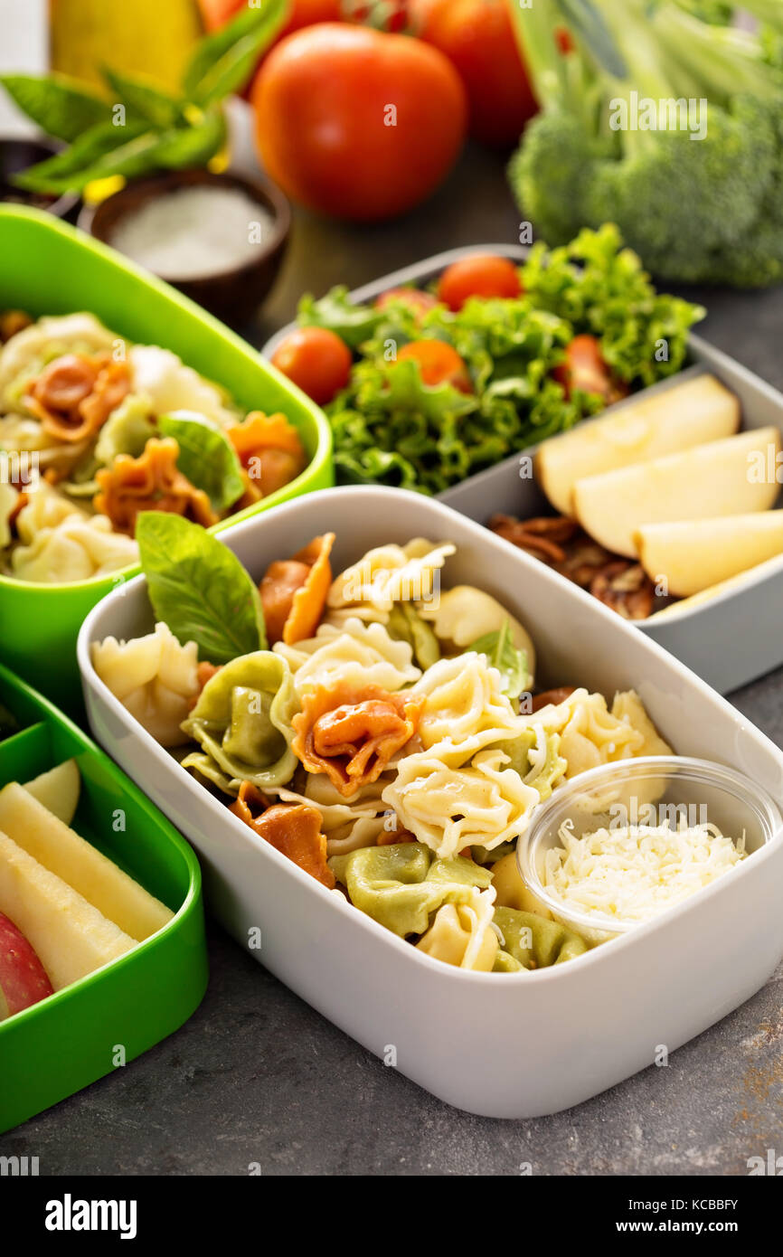 Lunch boxes with food ready to go Stock Photo Alamy