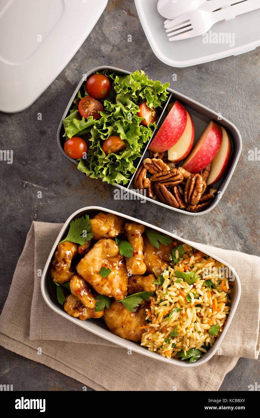 Lunch boxes with food ready to go Stock Photo Alamy