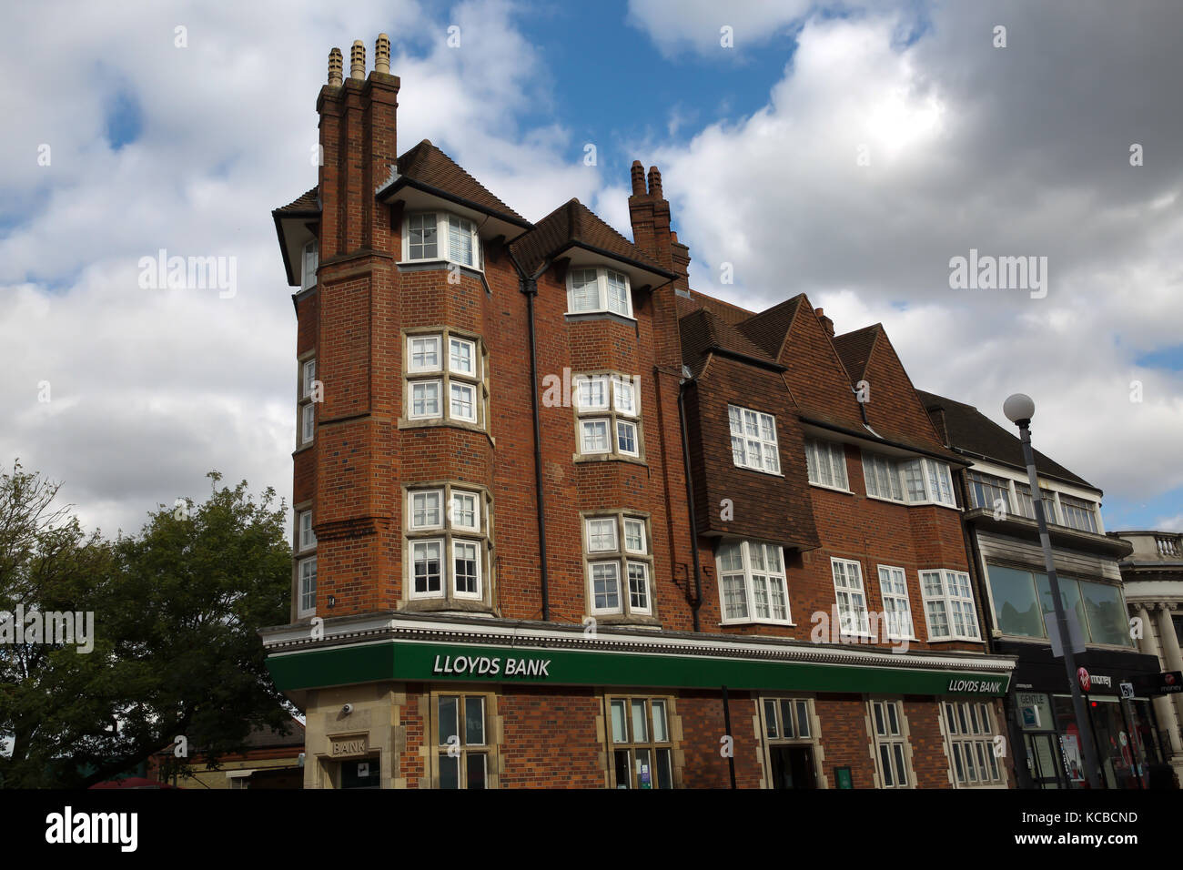 Blue Skies over Lloyds bank in Golders Green London Stock Photo Alamy