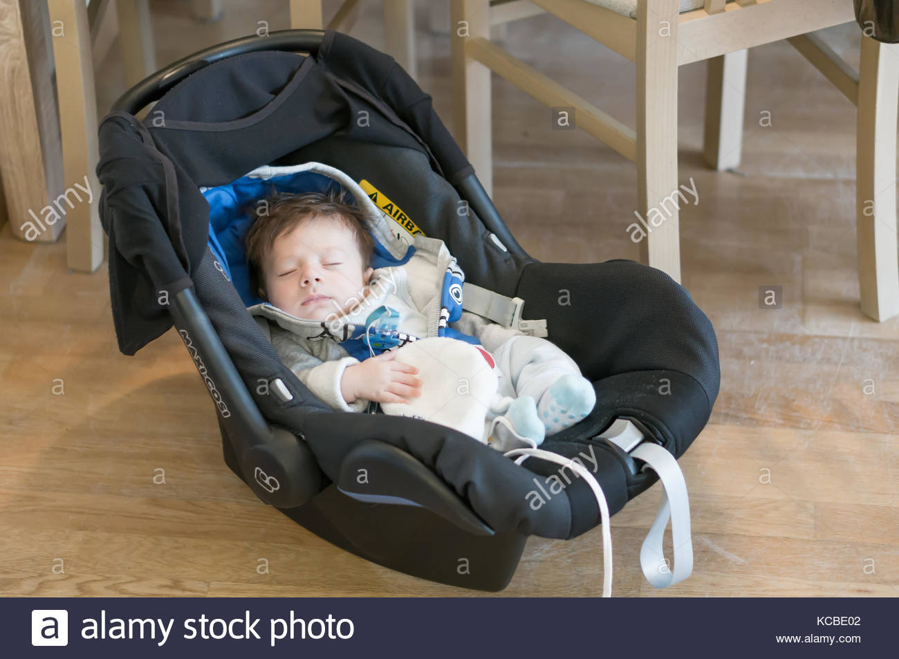 newborn in maxi cosi