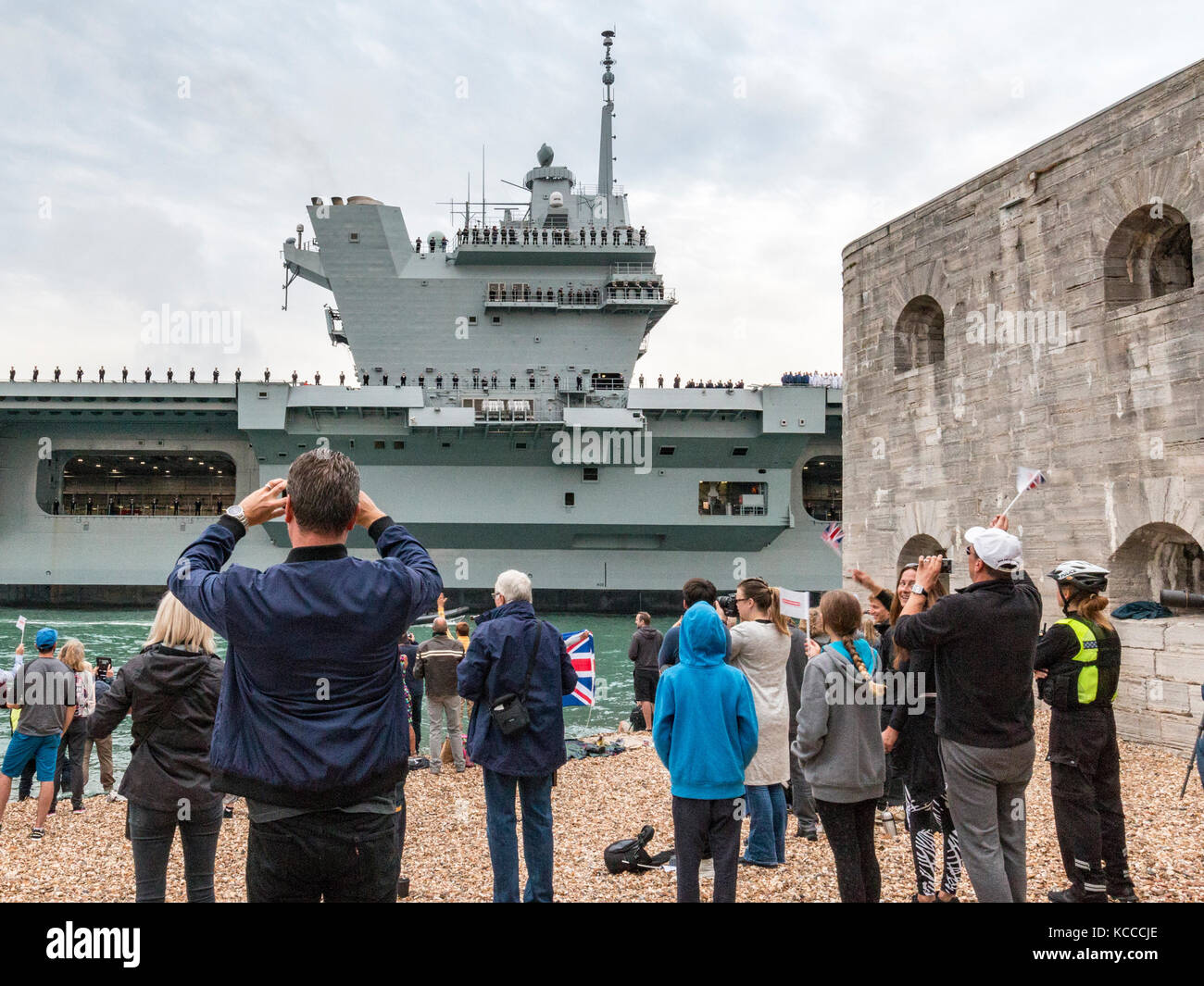 HMS Queen Elizabeth enters the home port in Portsmouth for the first time Stock Photo