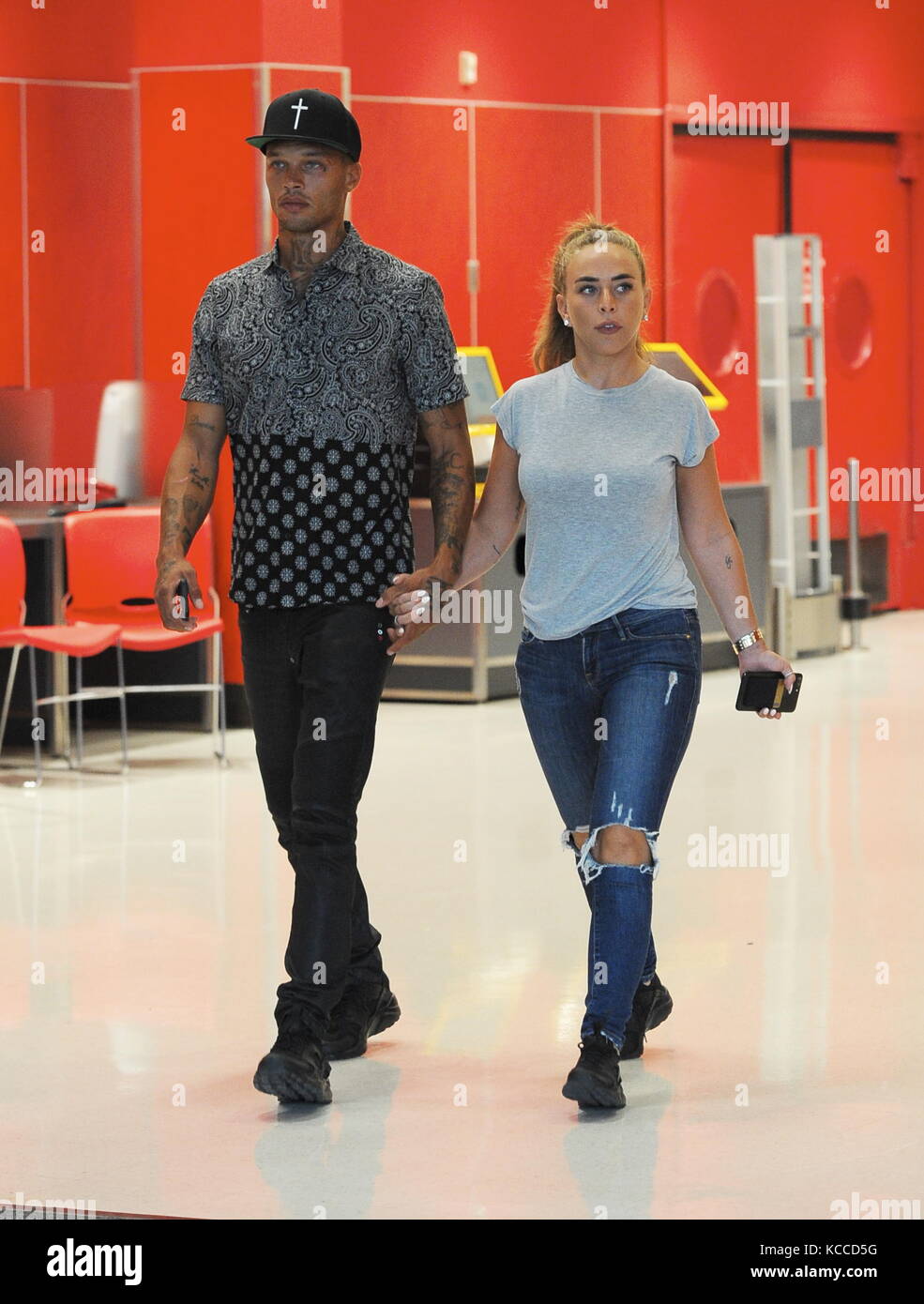 Model Jeremy Meeks and fiancee Chloe Green buying 4 cartloads of ...