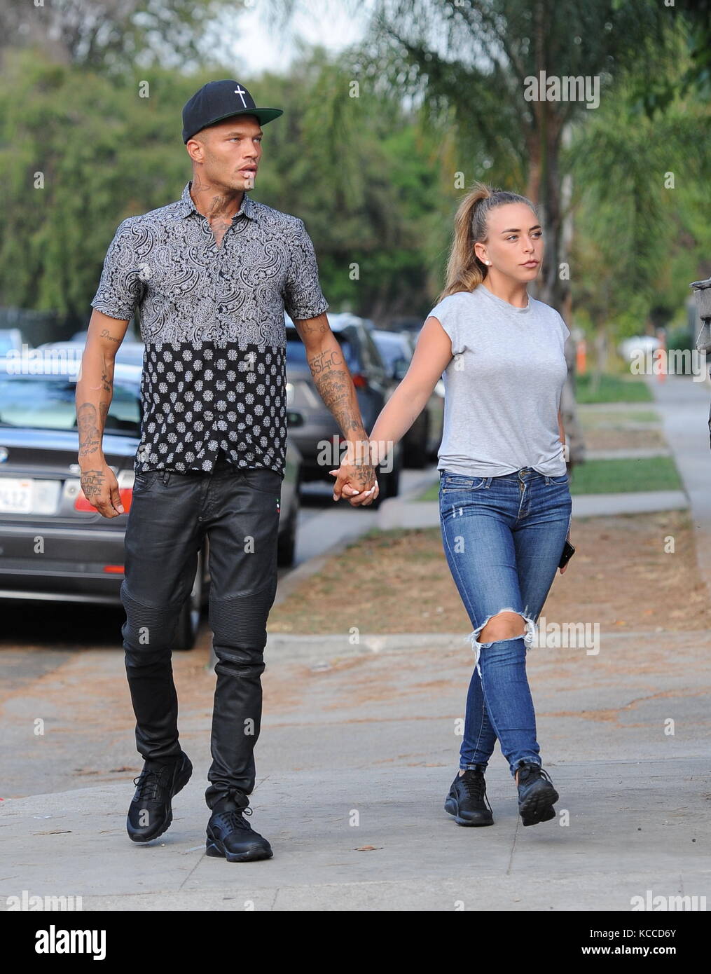 Model Jeremy Meeks and fiancee Chloe Green buying 4 cartloads of goodies at  Target for Hurricane Harvey relief. Chloe was seen wearing her new  engagement ring while going to a Hurricane Harvey