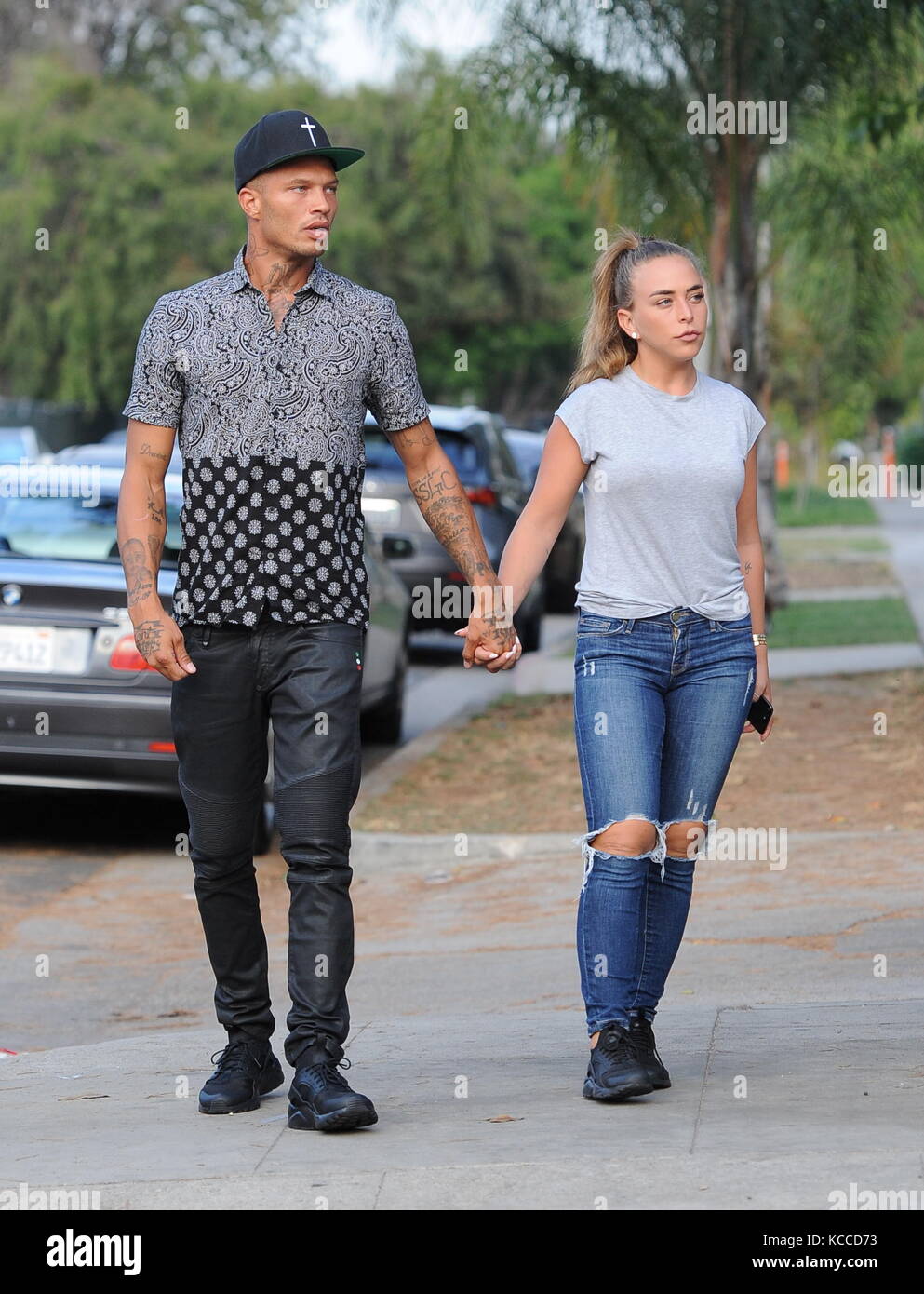 Model Jeremy Meeks and fiancee Chloe Green buying 4 cartloads of ...