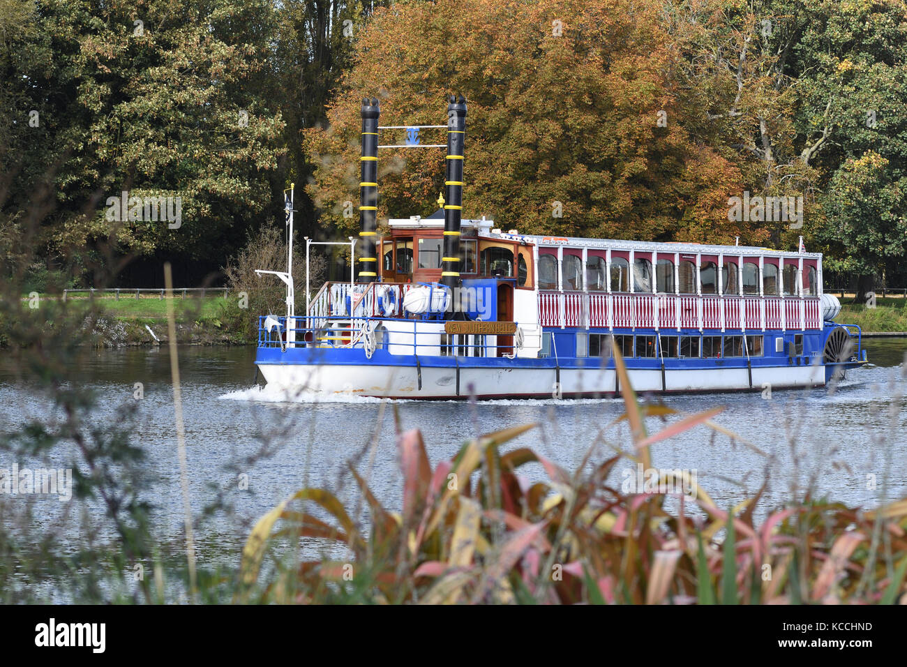 KingstonUponThames, Surrey, United Kingdom, 2nd October 2017. Paddle