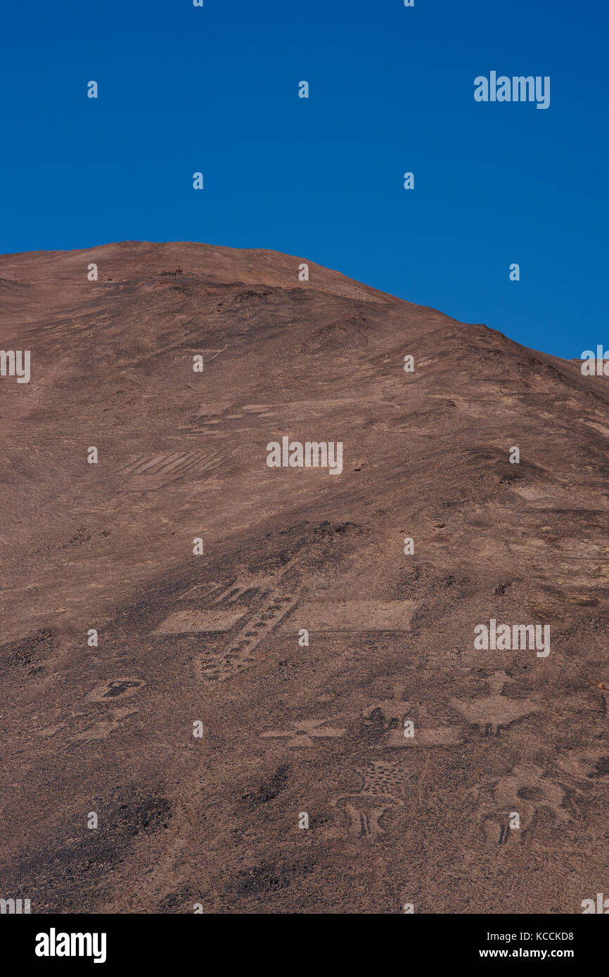 Large group of ancient petroglyphs on the hillsides at Cerro Pintados ...