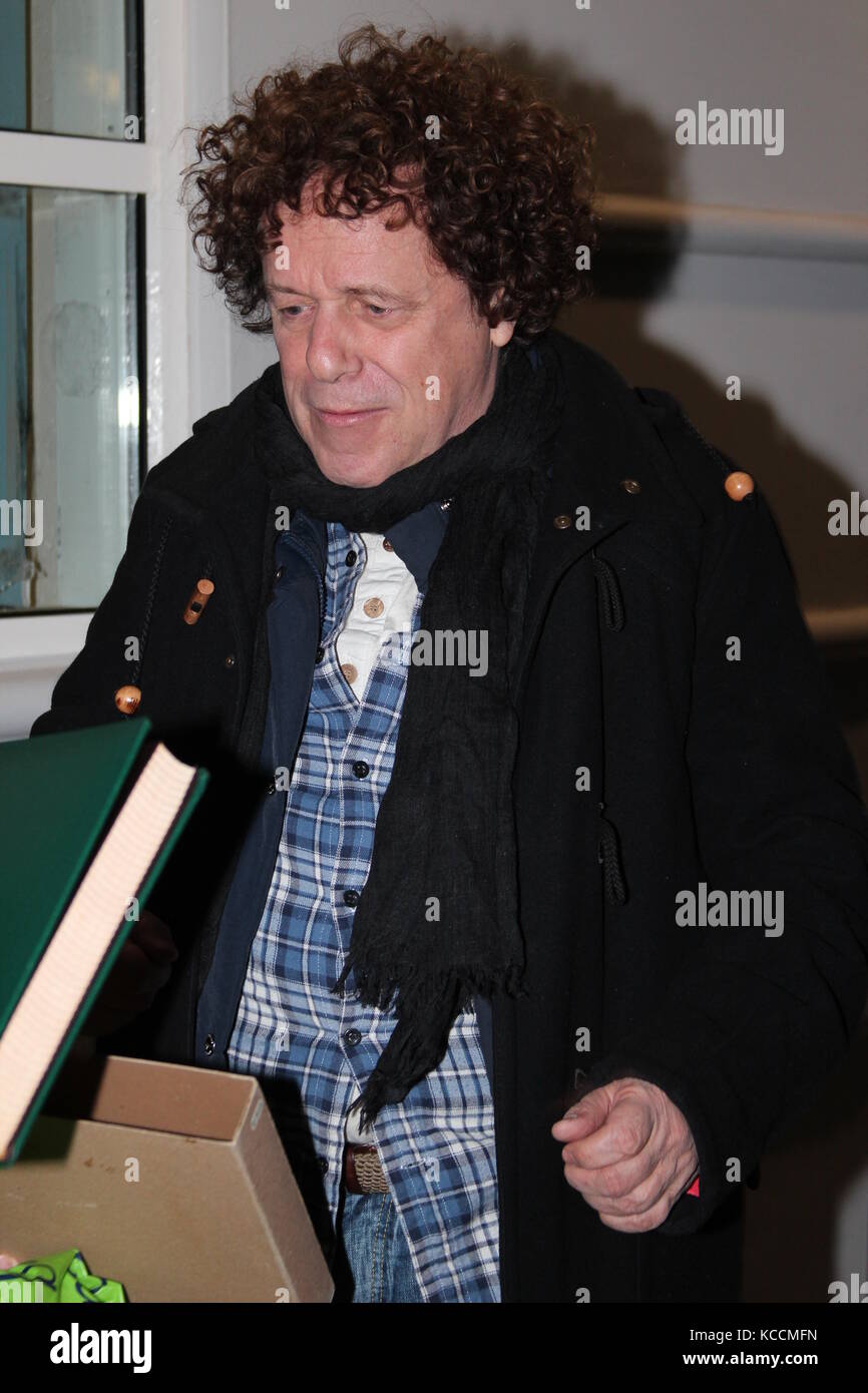 Leo Sayer arriving at the Venue Cymru Llandudno Wales Stock Photo Alamy