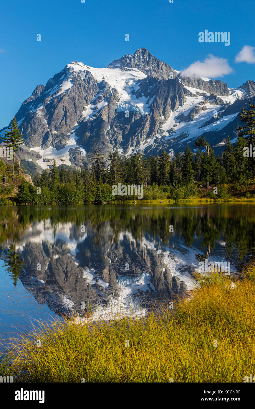 Mount Shuksan reflected in Picture Lake in the North Cascades, Mount Baker Wilderness, Washington, USA. Stock Photo