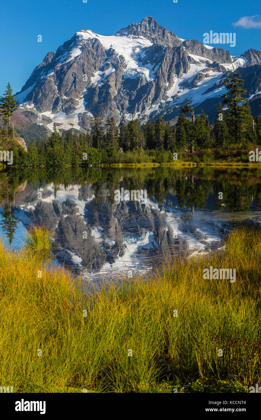 Mount Shuksan reflected in Picture Lake in the North Cascades, Mount Baker Wilderness, Washington, USA. Stock Photo